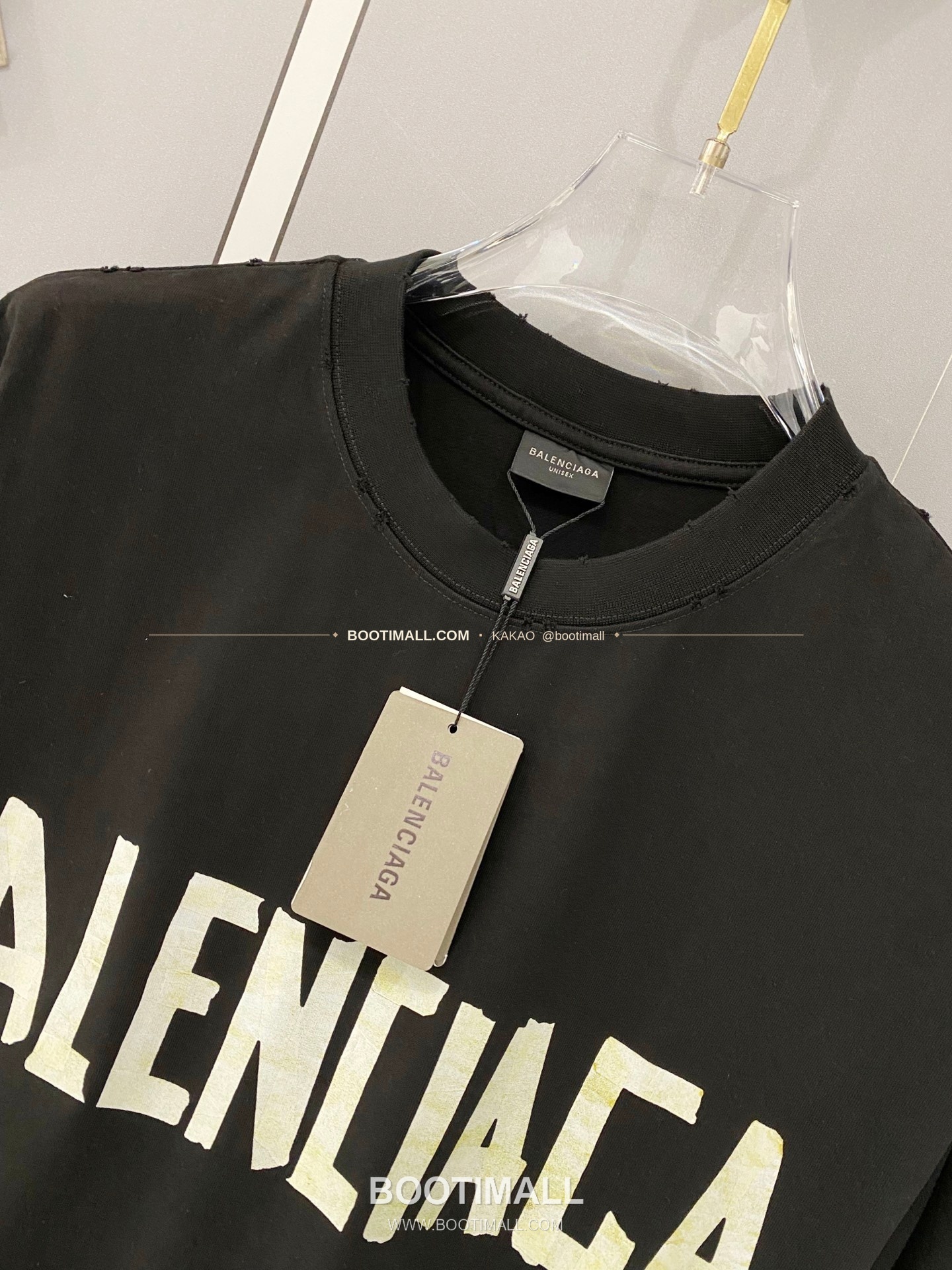발렌시아가 2026SS 헤비코튼 테이프로고 디스트레스 루즈핏 반팔 티셔츠 Balenciaga 2026 SS Heavy Cotton Tape Logo Distressed Loose Fit Short Sleeve T-Shirt 9