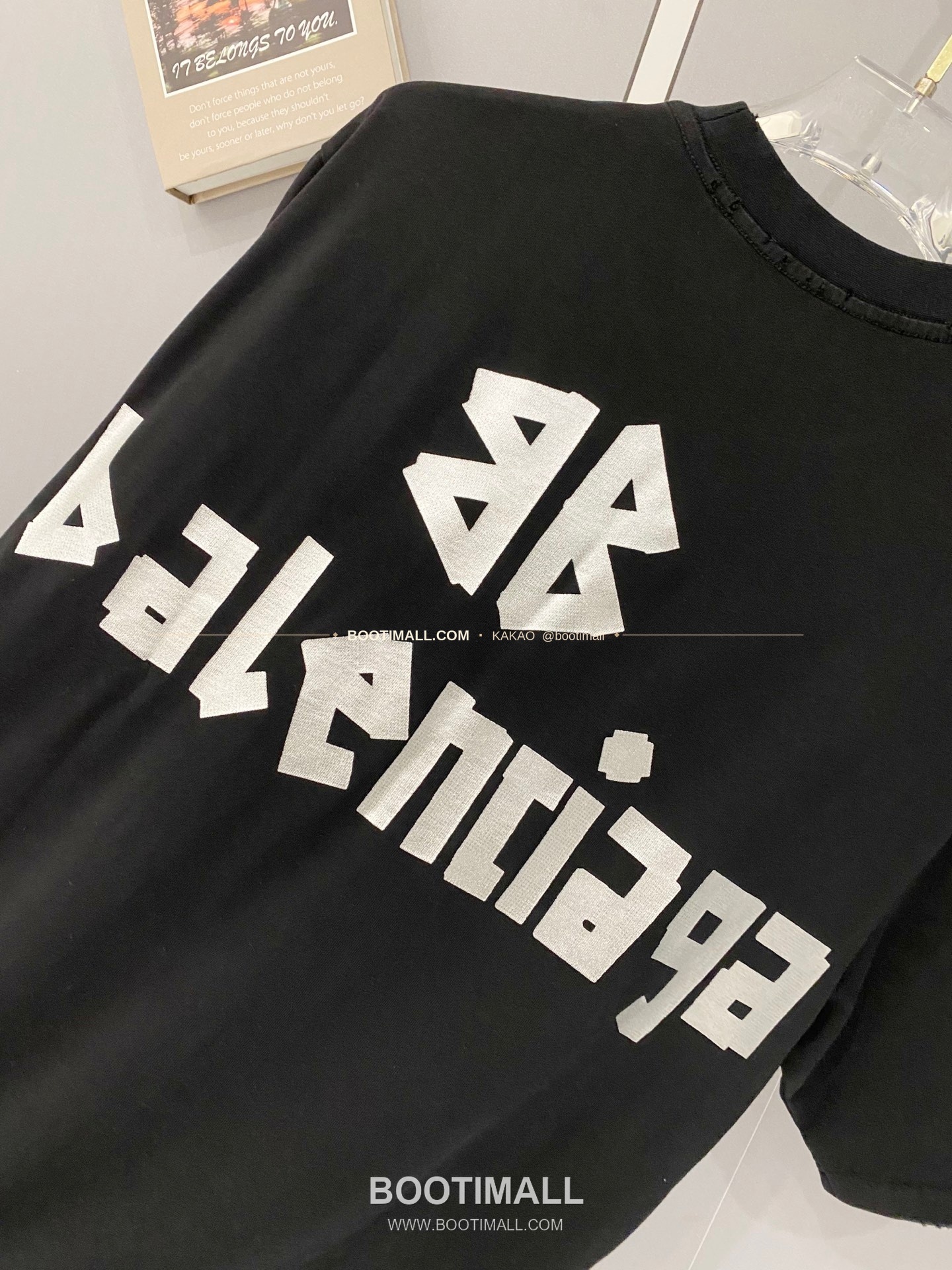 발렌시아가 2026SS 헤비코튼 테이프로고 디스트레스 루즈핏 반팔 티셔츠 Balenciaga 2026 SS Heavy Cotton Tape Logo Distressed Loose Fit Short Sleeve T-Shirt 3