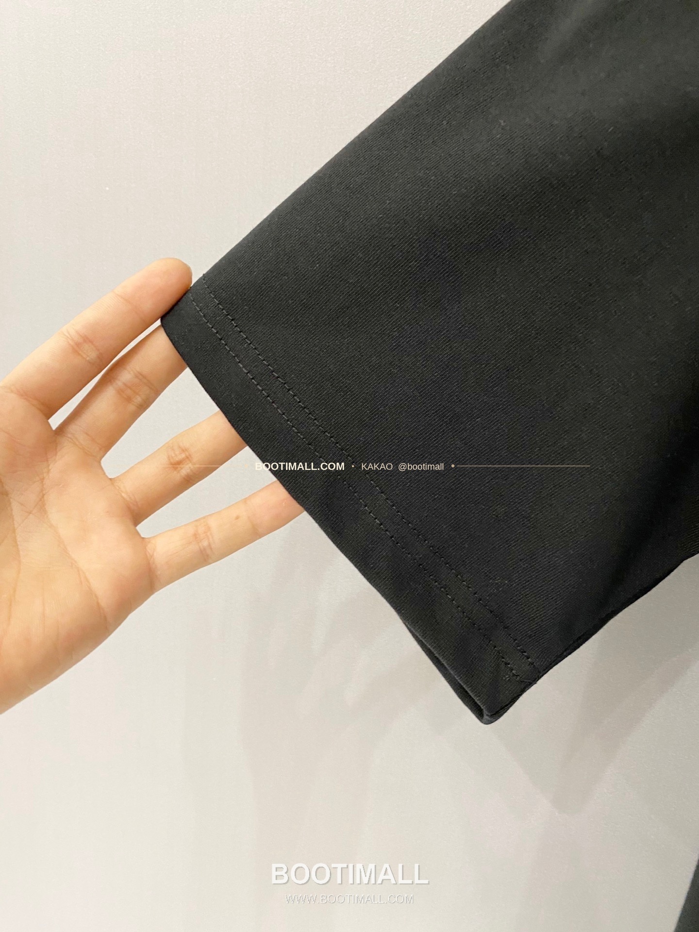 발렌시아가 2026SS 헤비코튼 테이프로고 디스트레스 루즈핏 반팔 티셔츠 Balenciaga 2026 SS Heavy Cotton Tape Logo Distressed Loose Fit Short Sleeve T-Shirt 4