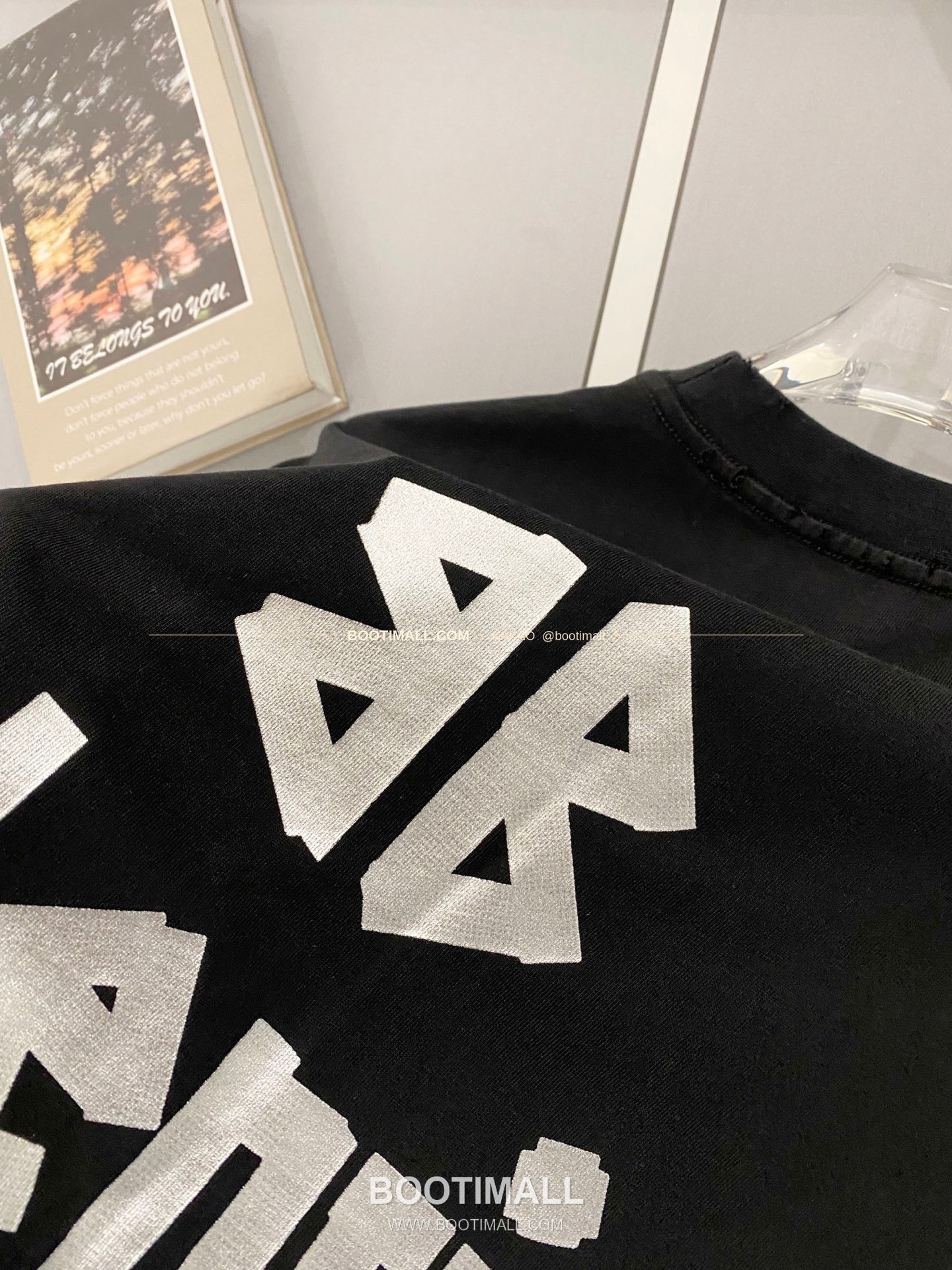 발렌시아가 2026SS 헤비코튼 테이프로고 디스트레스 루즈핏 반팔 티셔츠 Balenciaga 2026 SS Heavy Cotton Tape Logo Distressed Loose Fit Short Sleeve T-Shirt 5