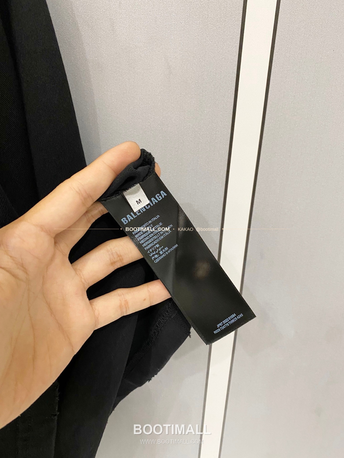 발렌시아가 2026SS 헤비코튼 테이프로고 디스트레스 루즈핏 반팔 티셔츠 Balenciaga 2026 SS Heavy Cotton Tape Logo Distressed Loose Fit Short Sleeve T-Shirt 6