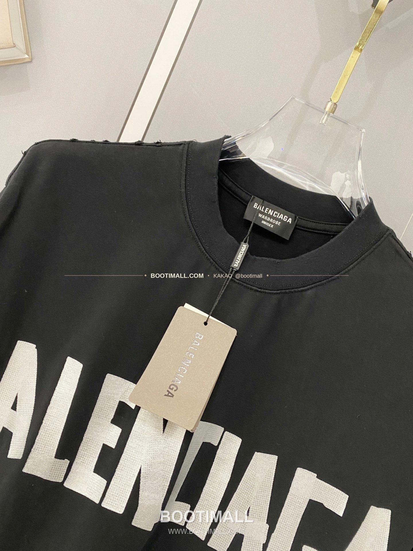 발렌시아가 2026SS 헤비코튼 테이프로고 디스트레스 루즈핏 반팔 티셔츠 Balenciaga 2026 SS Heavy Cotton Tape Logo Distressed Loose Fit Short Sleeve T-Shirt 7