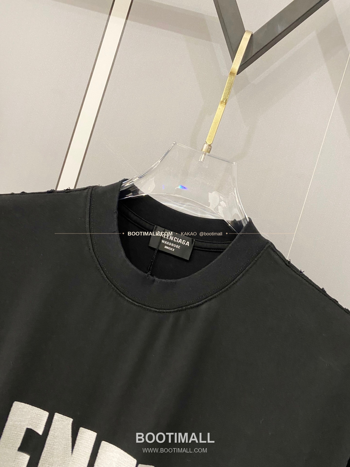 발렌시아가 2026SS 헤비코튼 테이프로고 디스트레스 루즈핏 반팔 티셔츠 Balenciaga 2026 SS Heavy Cotton Tape Logo Distressed Loose Fit Short Sleeve T-Shirt 8