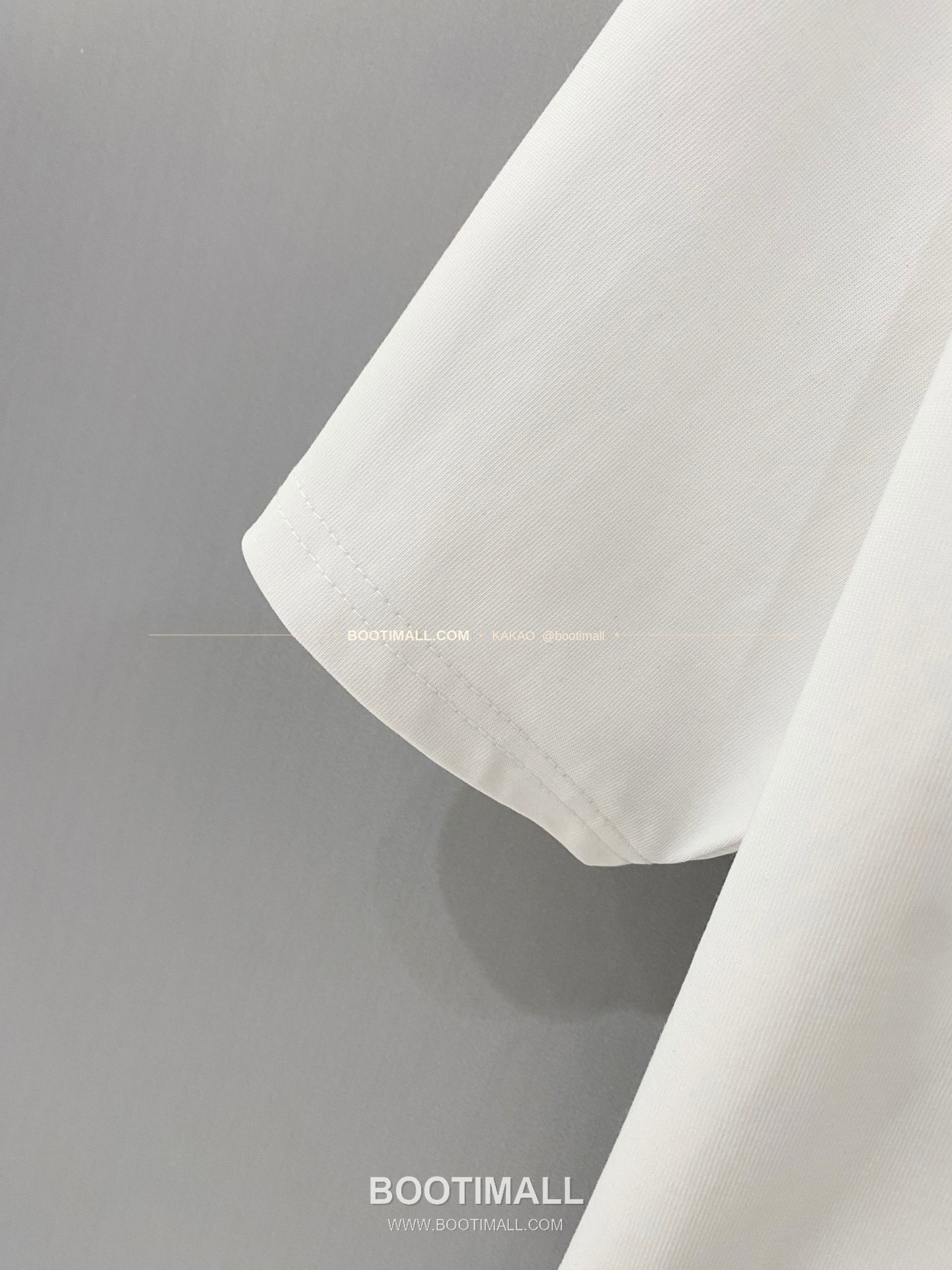 발렌시아가 2026SS 헤비코튼 테이프로고 디스트레스 루즈핏 반팔 티셔츠 Balenciaga 2026 SS Heavy Cotton Tape Logo Distressed Loose Fit Short Sleeve T-Shirt 4