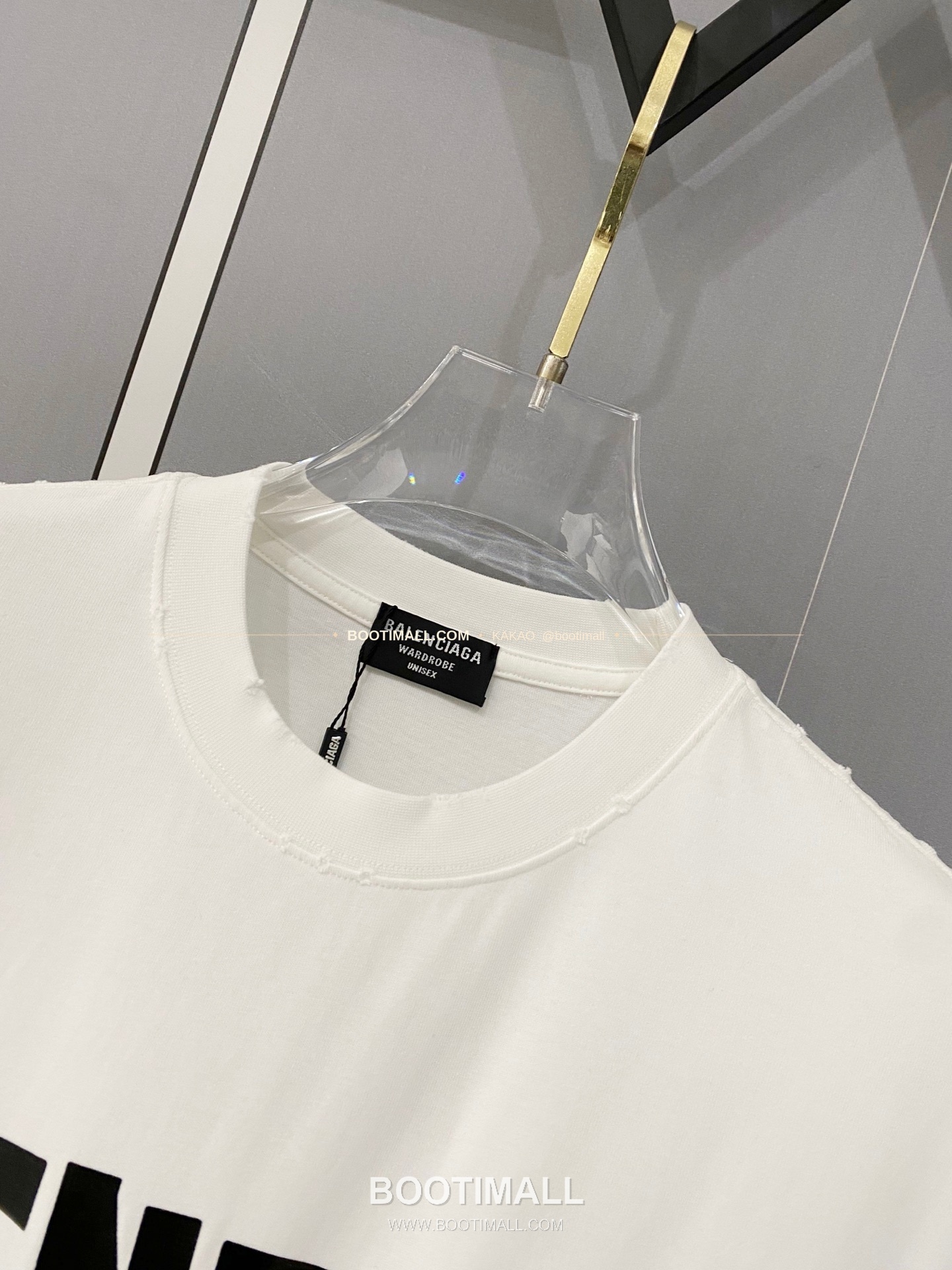 발렌시아가 2026SS 헤비코튼 테이프로고 디스트레스 루즈핏 반팔 티셔츠 Balenciaga 2026 SS Heavy Cotton Tape Logo Distressed Loose Fit Short Sleeve T-Shirt 6