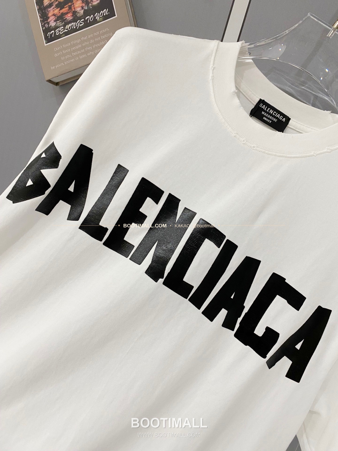발렌시아가 2026SS 헤비코튼 테이프로고 디스트레스 루즈핏 반팔 티셔츠 Balenciaga 2026 SS Heavy Cotton Tape Logo Distressed Loose Fit Short Sleeve T-Shirt 7