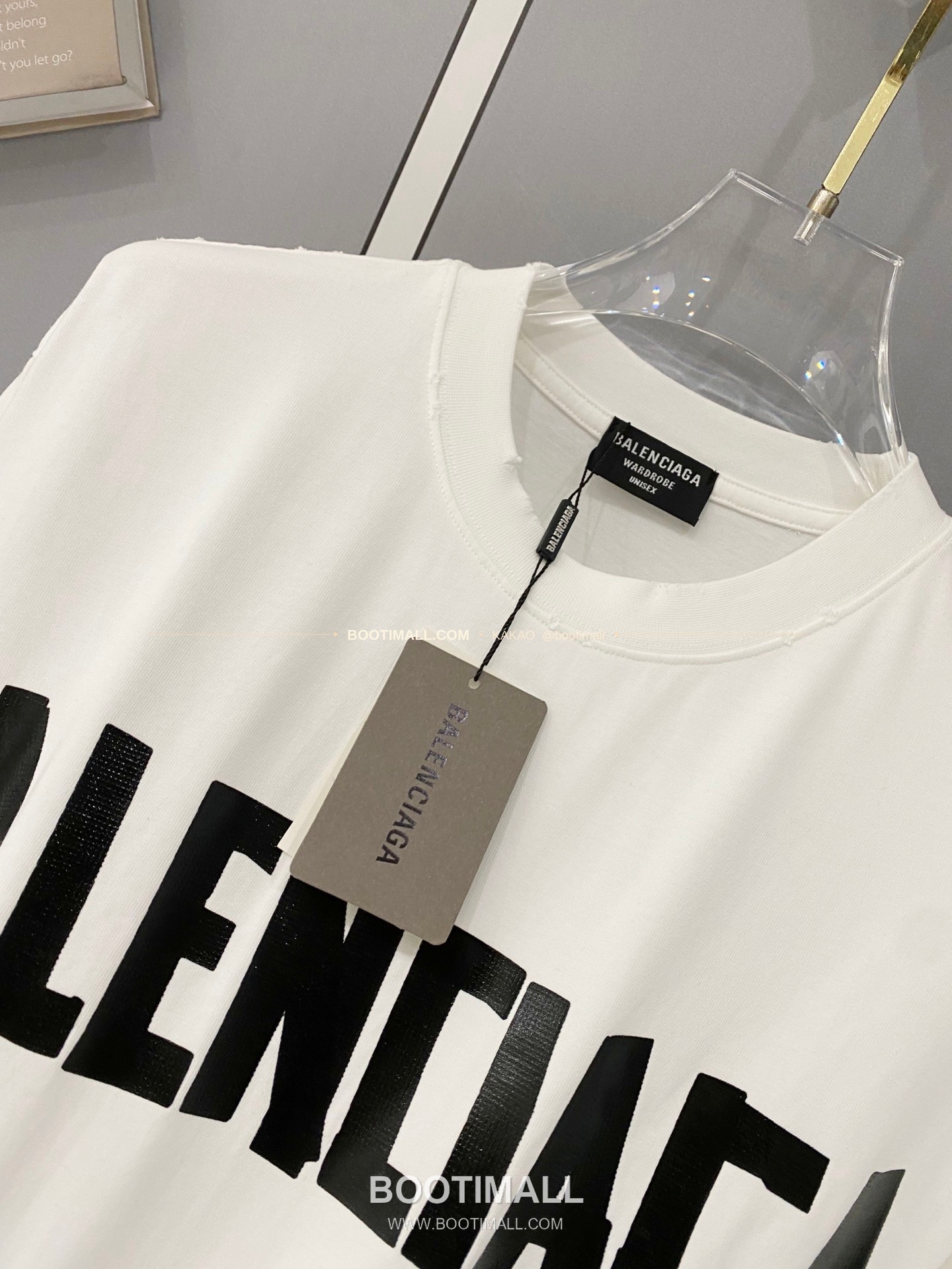 발렌시아가 2026SS 헤비코튼 테이프로고 디스트레스 루즈핏 반팔 티셔츠 Balenciaga 2026 SS Heavy Cotton Tape Logo Distressed Loose Fit Short Sleeve T-Shirt 9