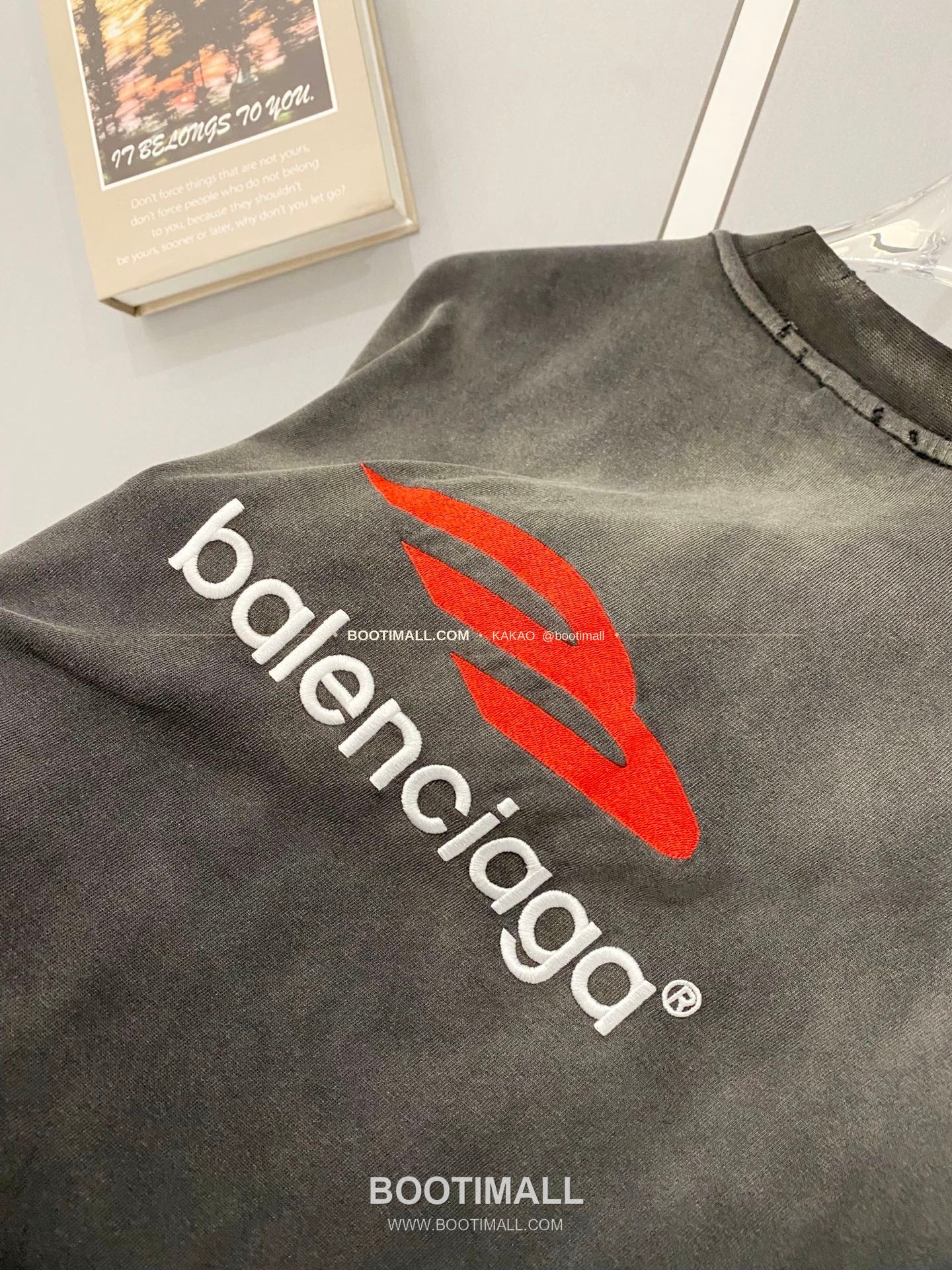 발렌시아가 2026SS 헤비코튼 자수로고 디스트레스 루즈핏 반팔 티셔츠 Balenciaga 2026 SS Heavy Cotton Embroidery Logo Distressed Loose Fit Short Sleeve T-Shirt 3