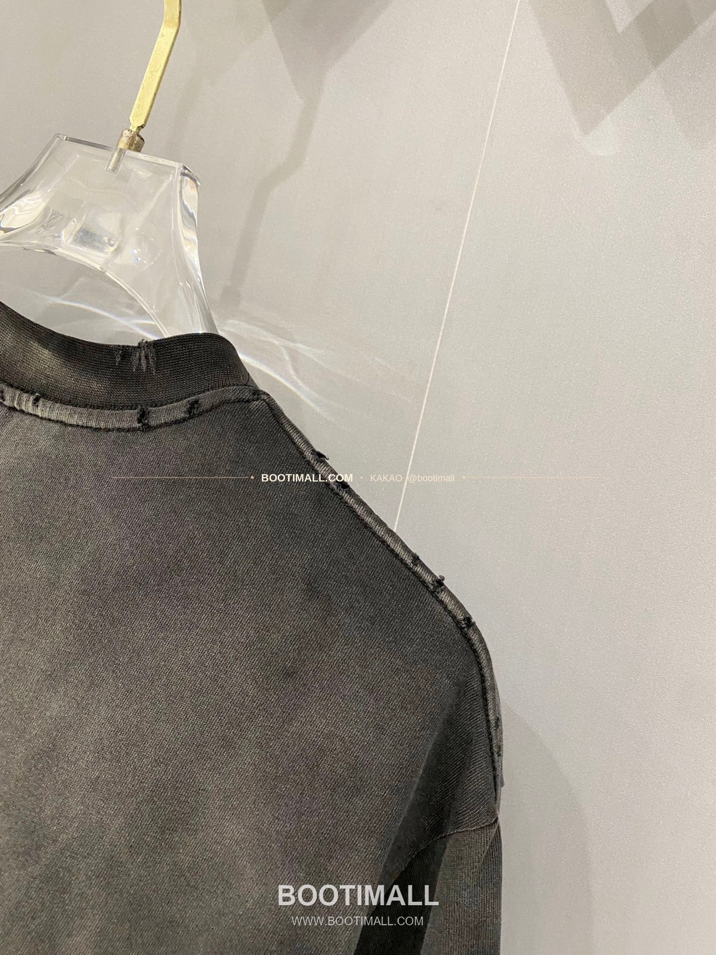 발렌시아가 2026SS 헤비코튼 자수로고 디스트레스 루즈핏 반팔 티셔츠 Balenciaga 2026 SS Heavy Cotton Embroidery Logo Distressed Loose Fit Short Sleeve T-Shirt 4