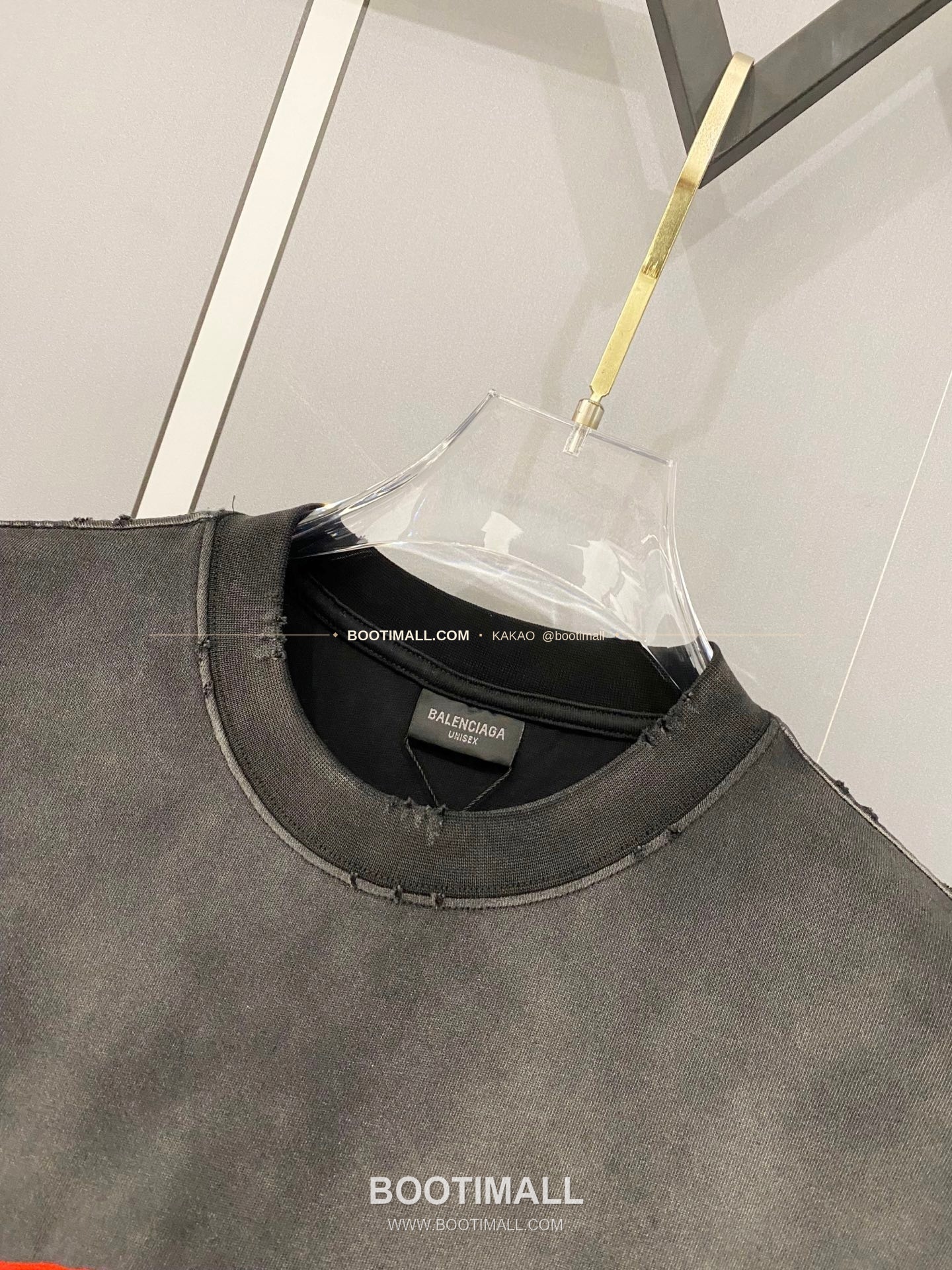 발렌시아가 2026SS 헤비코튼 자수로고 디스트레스 루즈핏 반팔 티셔츠 Balenciaga 2026 SS Heavy Cotton Embroidery Logo Distressed Loose Fit Short Sleeve T-Shirt 8