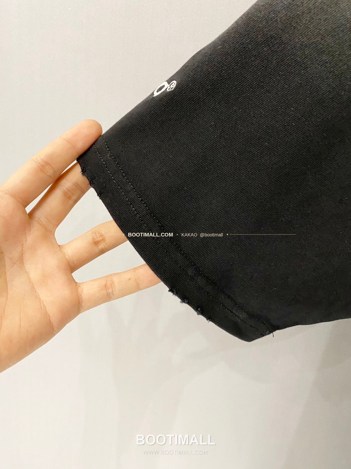 발렌시아가 2026SS 헤비코튼 자수로고 디스트레스 루즈핏 반팔 티셔츠 Balenciaga 2026 SS Heavy Cotton Embroidery Logo Distressed Loose Fit Short Sleeve T-Shirt 9