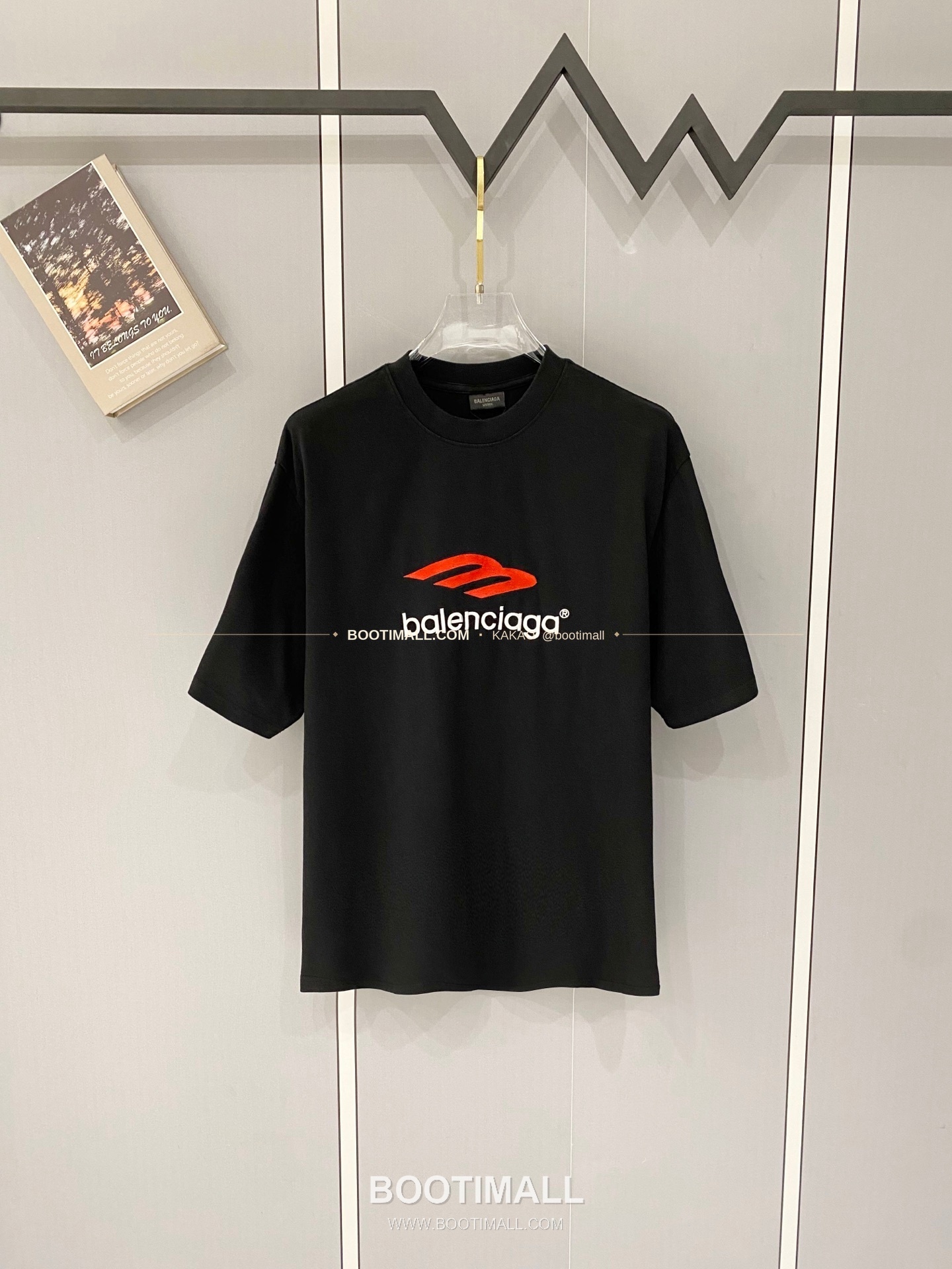 발렌시아가 2026SS 헤비코튼 자수로고 디스트레스 루즈핏 반팔 티셔츠 Balenciaga 2026 SS Heavy Cotton Embroidery Logo Distressed Loose Fit Short Sleeve T-Shirt 1