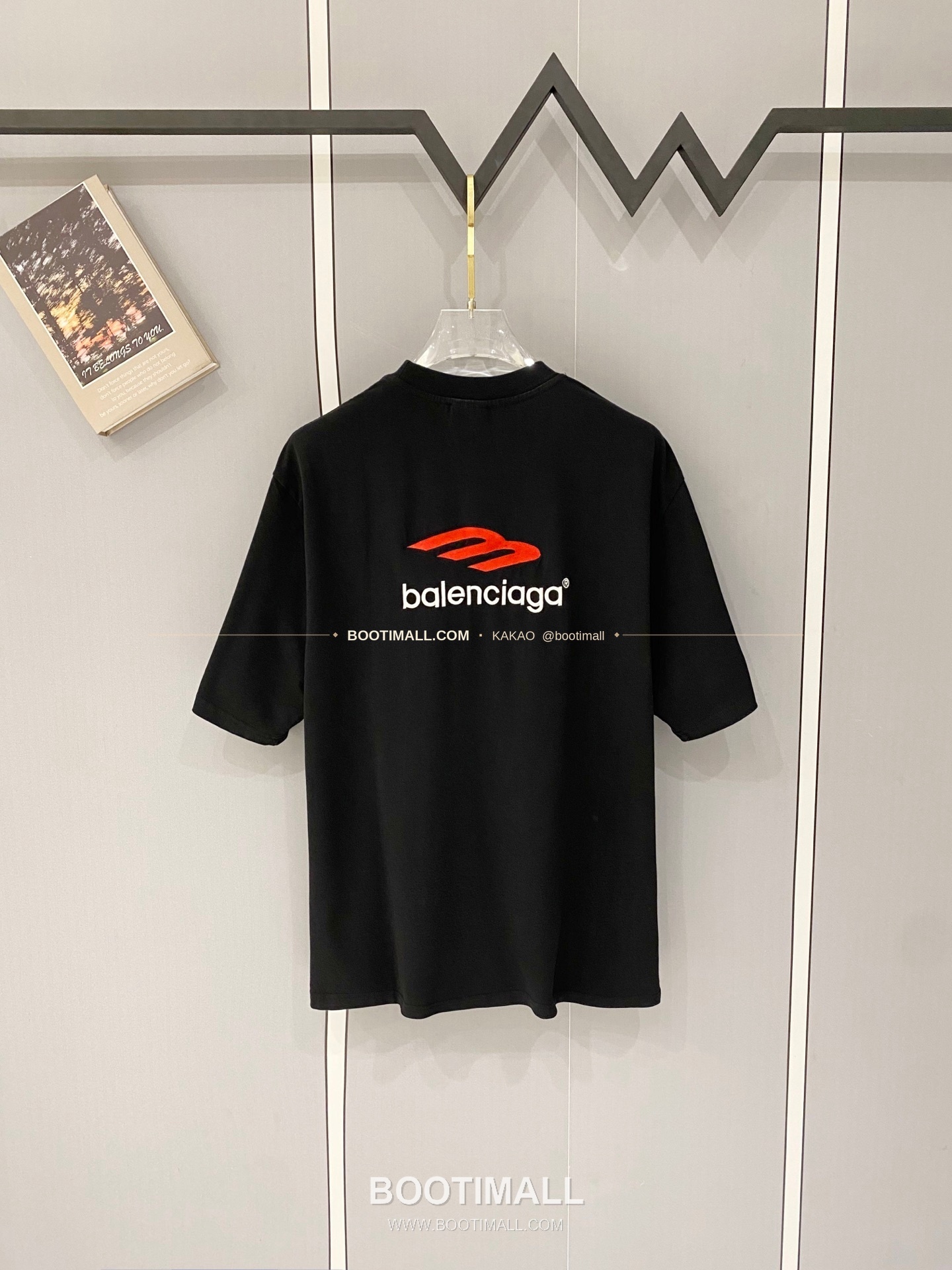 발렌시아가 2026SS 헤비코튼 자수로고 디스트레스 루즈핏 반팔 티셔츠 Balenciaga 2026 SS Heavy Cotton Embroidery Logo Distressed Loose Fit Short Sleeve T-Shirt 2