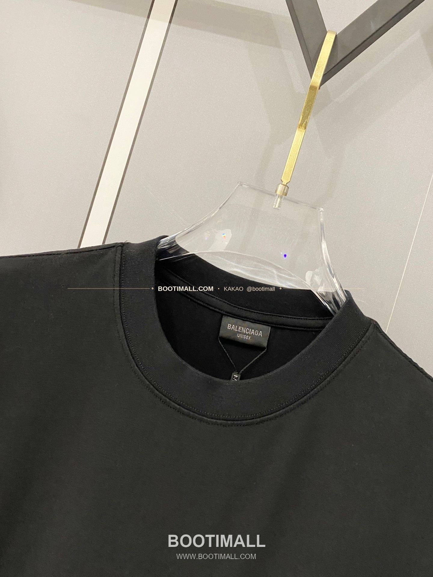 발렌시아가 2026SS 헤비코튼 자수로고 디스트레스 루즈핏 반팔 티셔츠 Balenciaga 2026 SS Heavy Cotton Embroidery Logo Distressed Loose Fit Short Sleeve T-Shirt 3