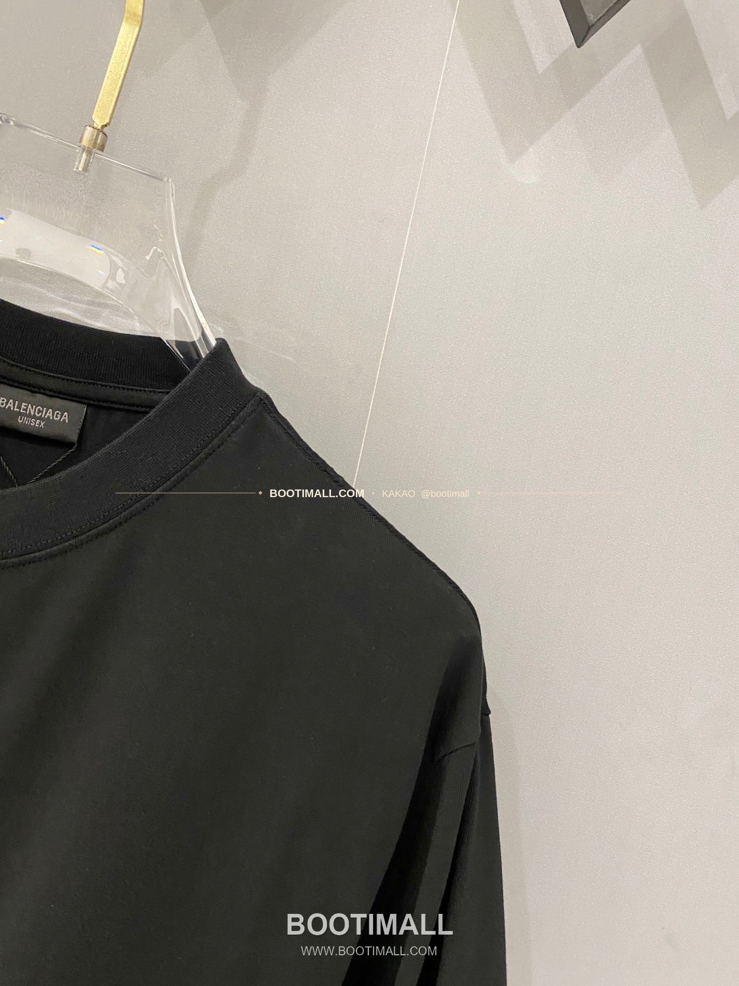 발렌시아가 2026SS 헤비코튼 자수로고 디스트레스 루즈핏 반팔 티셔츠 Balenciaga 2026 SS Heavy Cotton Embroidery Logo Distressed Loose Fit Short Sleeve T-Shirt 4