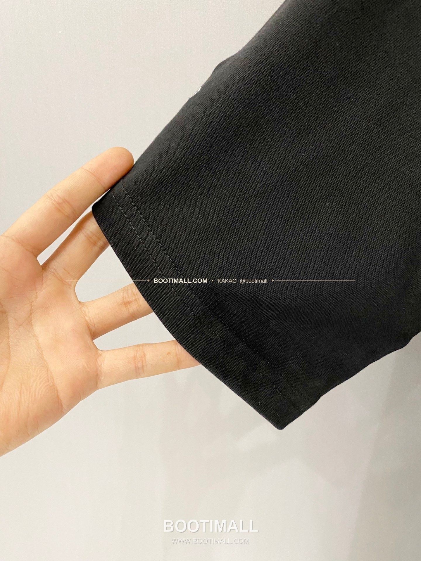 발렌시아가 2026SS 헤비코튼 자수로고 디스트레스 루즈핏 반팔 티셔츠 Balenciaga 2026 SS Heavy Cotton Embroidery Logo Distressed Loose Fit Short Sleeve T-Shirt 5