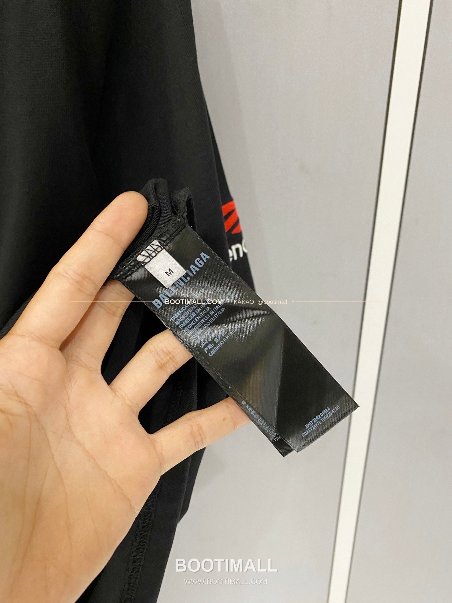 발렌시아가 2026SS 헤비코튼 자수로고 디스트레스 루즈핏 반팔 티셔츠 Balenciaga 2026 SS Heavy Cotton Embroidery Logo Distressed Loose Fit Short Sleeve T-Shirt 6