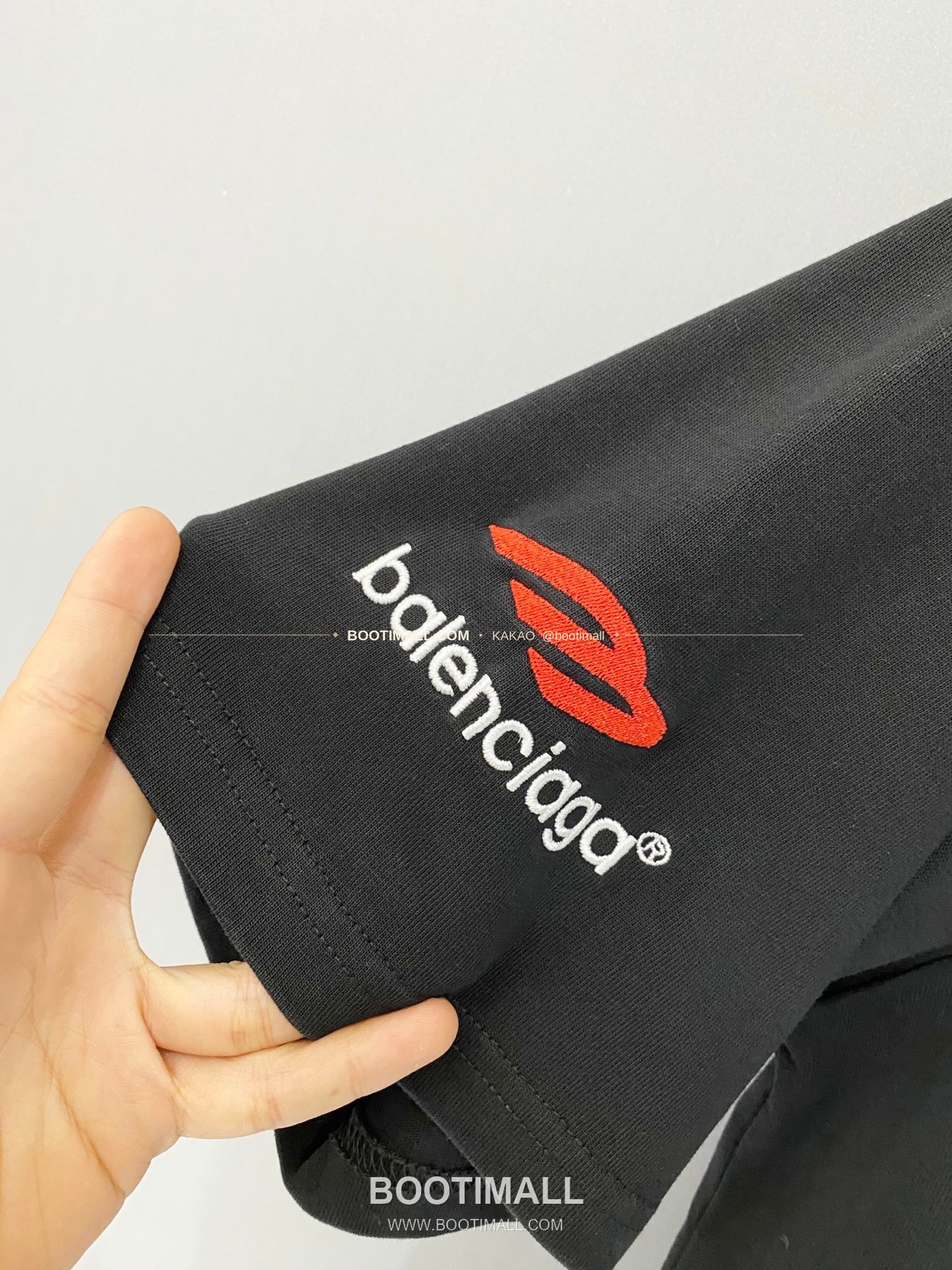 발렌시아가 2026SS 헤비코튼 자수로고 디스트레스 루즈핏 반팔 티셔츠 Balenciaga 2026 SS Heavy Cotton Embroidery Logo Distressed Loose Fit Short Sleeve T-Shirt 7