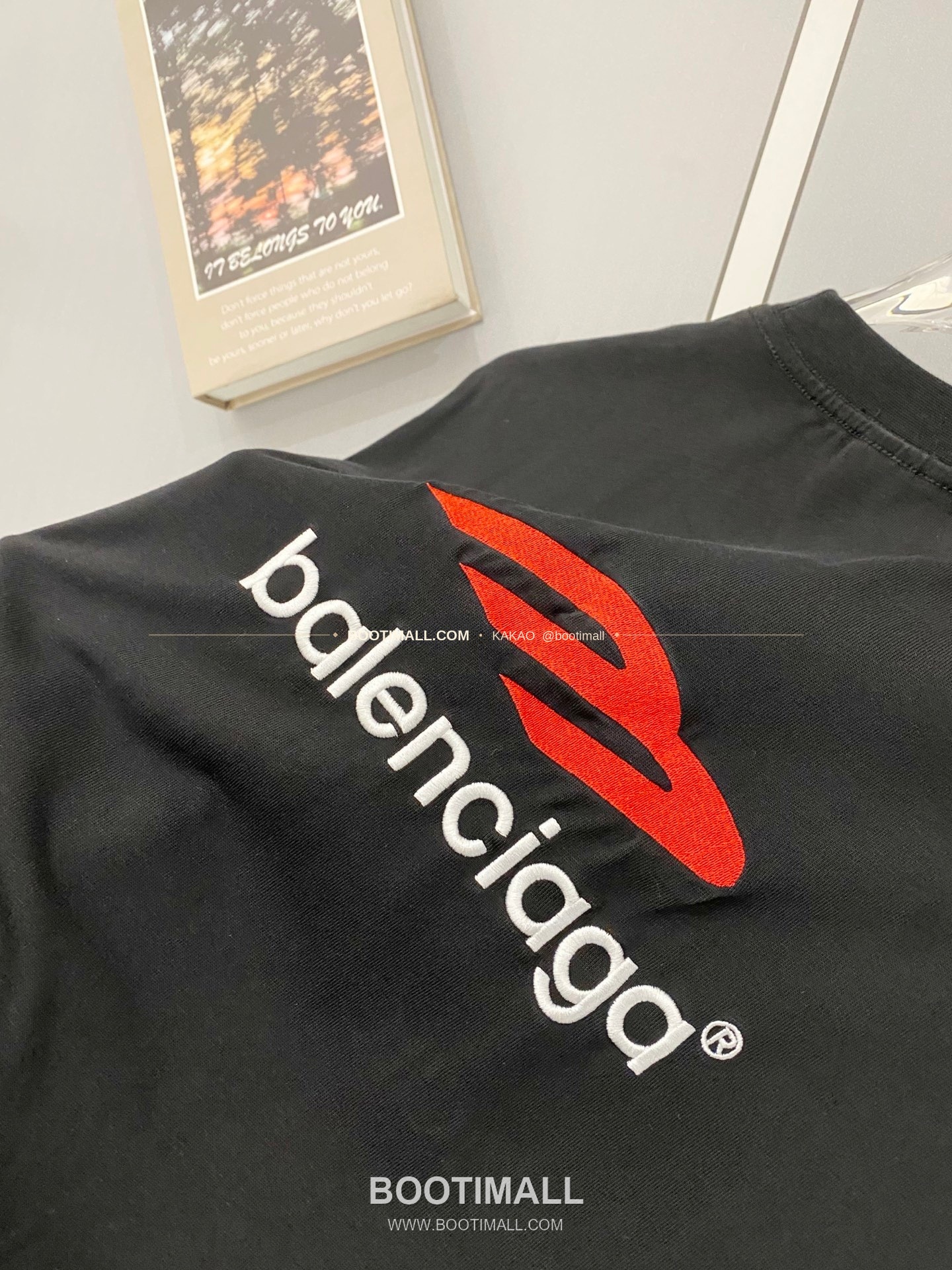 발렌시아가 2026SS 헤비코튼 자수로고 디스트레스 루즈핏 반팔 티셔츠 Balenciaga 2026 SS Heavy Cotton Embroidery Logo Distressed Loose Fit Short Sleeve T-Shirt 8