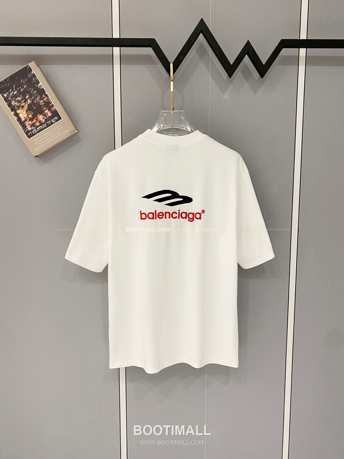 발렌시아가 2026SS 헤비코튼 자수로고 디스트레스 루즈핏 반팔 티셔츠 Balenciaga 2026 SS Heavy Cotton Embroidery Logo Distressed Loose Fit Short Sleeve T-Shirt 2