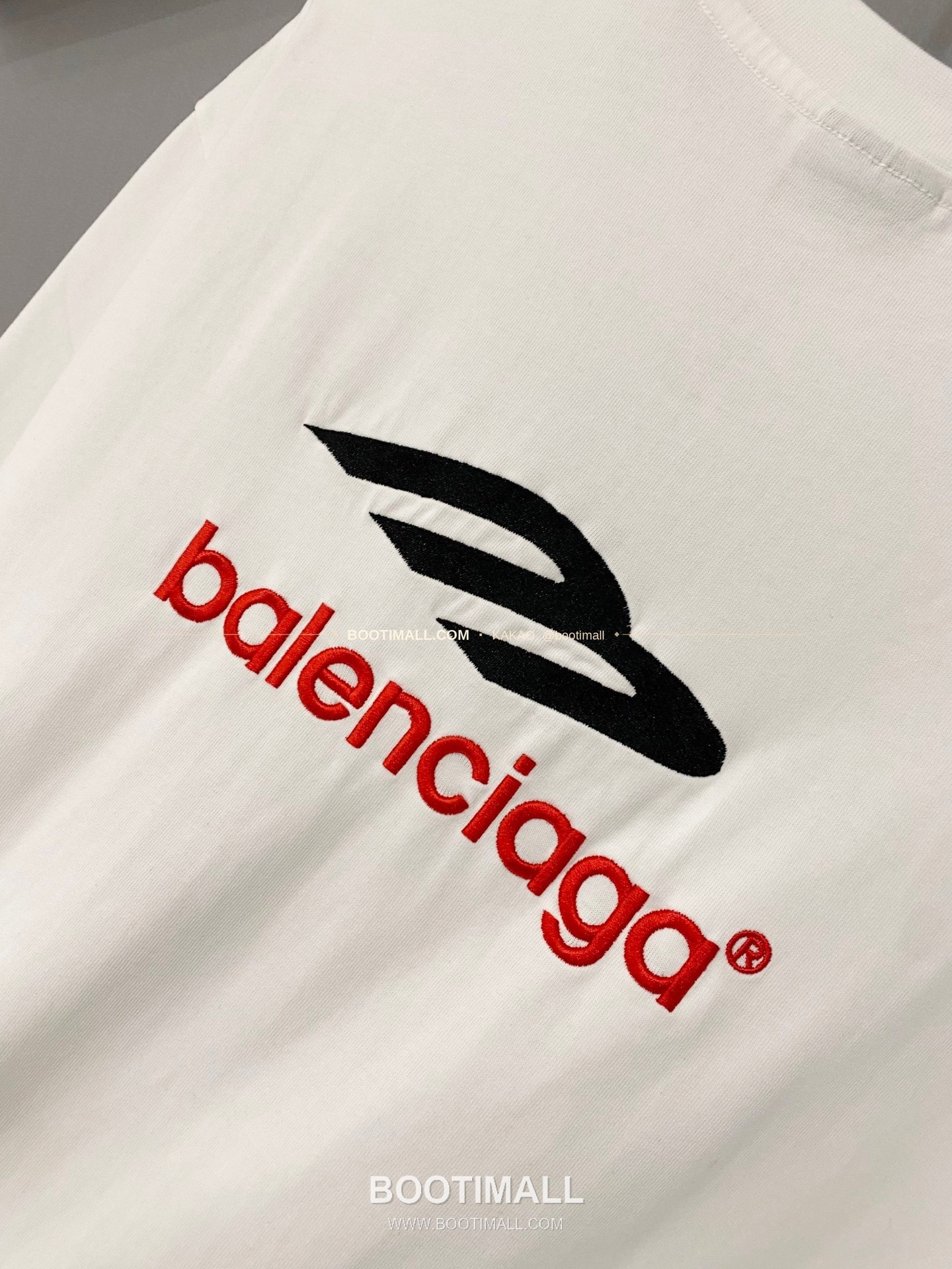 발렌시아가 2026SS 헤비코튼 자수로고 디스트레스 루즈핏 반팔 티셔츠 Balenciaga 2026 SS Heavy Cotton Embroidery Logo Distressed Loose Fit Short Sleeve T-Shirt 3