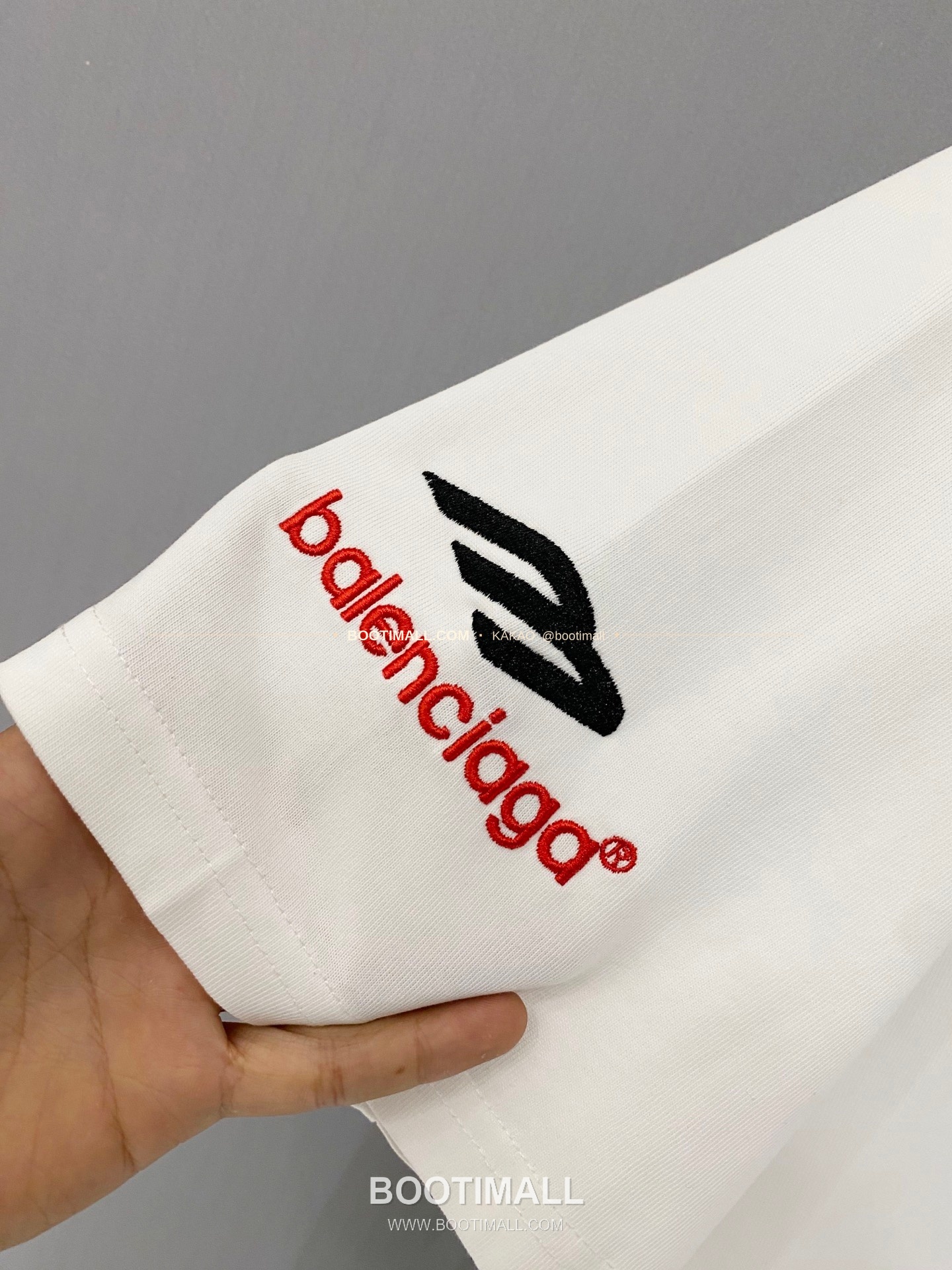 발렌시아가 2026SS 헤비코튼 자수로고 디스트레스 루즈핏 반팔 티셔츠 Balenciaga 2026 SS Heavy Cotton Embroidery Logo Distressed Loose Fit Short Sleeve T-Shirt 5