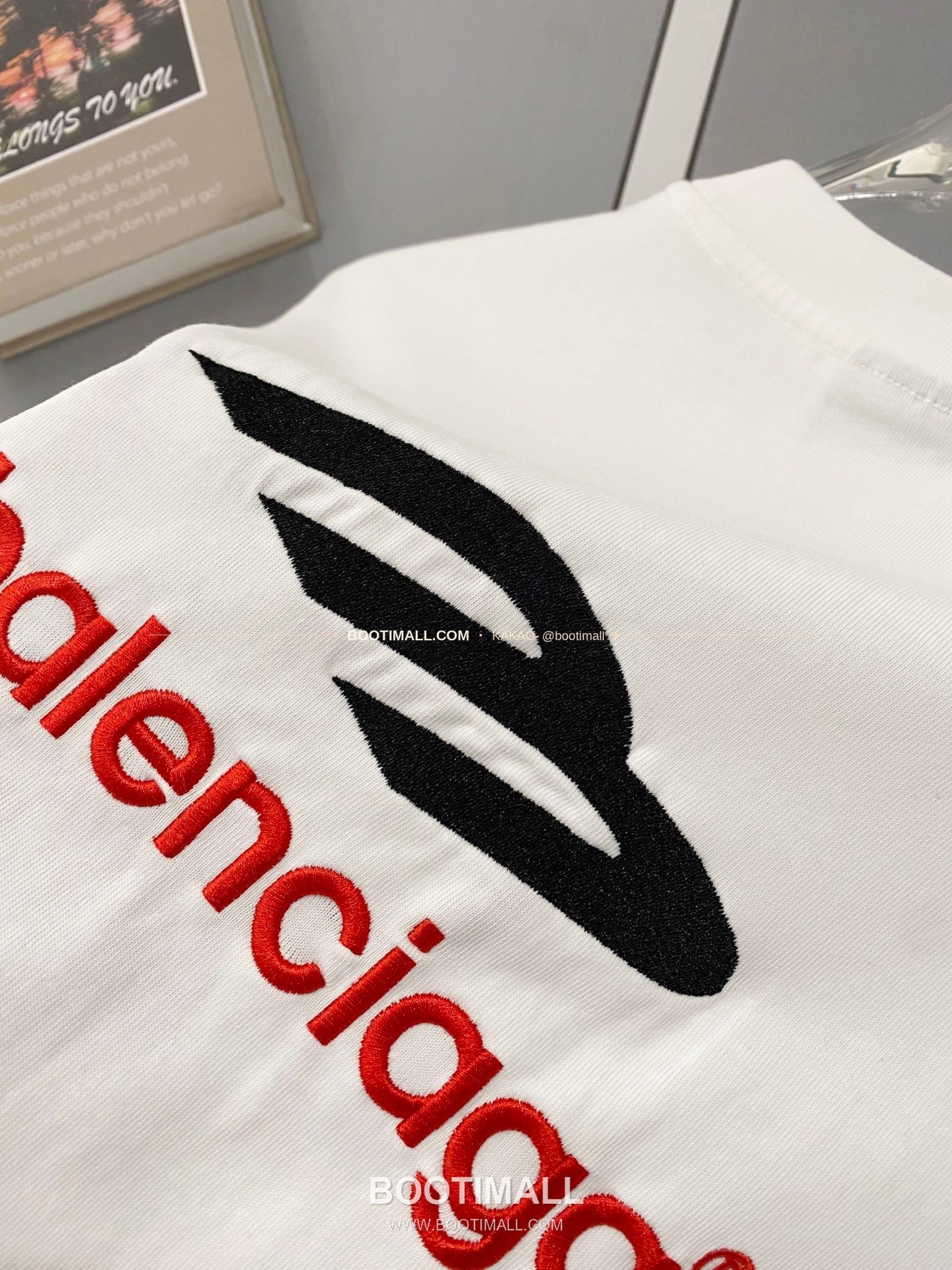 발렌시아가 2026SS 헤비코튼 자수로고 디스트레스 루즈핏 반팔 티셔츠 Balenciaga 2026 SS Heavy Cotton Embroidery Logo Distressed Loose Fit Short Sleeve T-Shirt 6