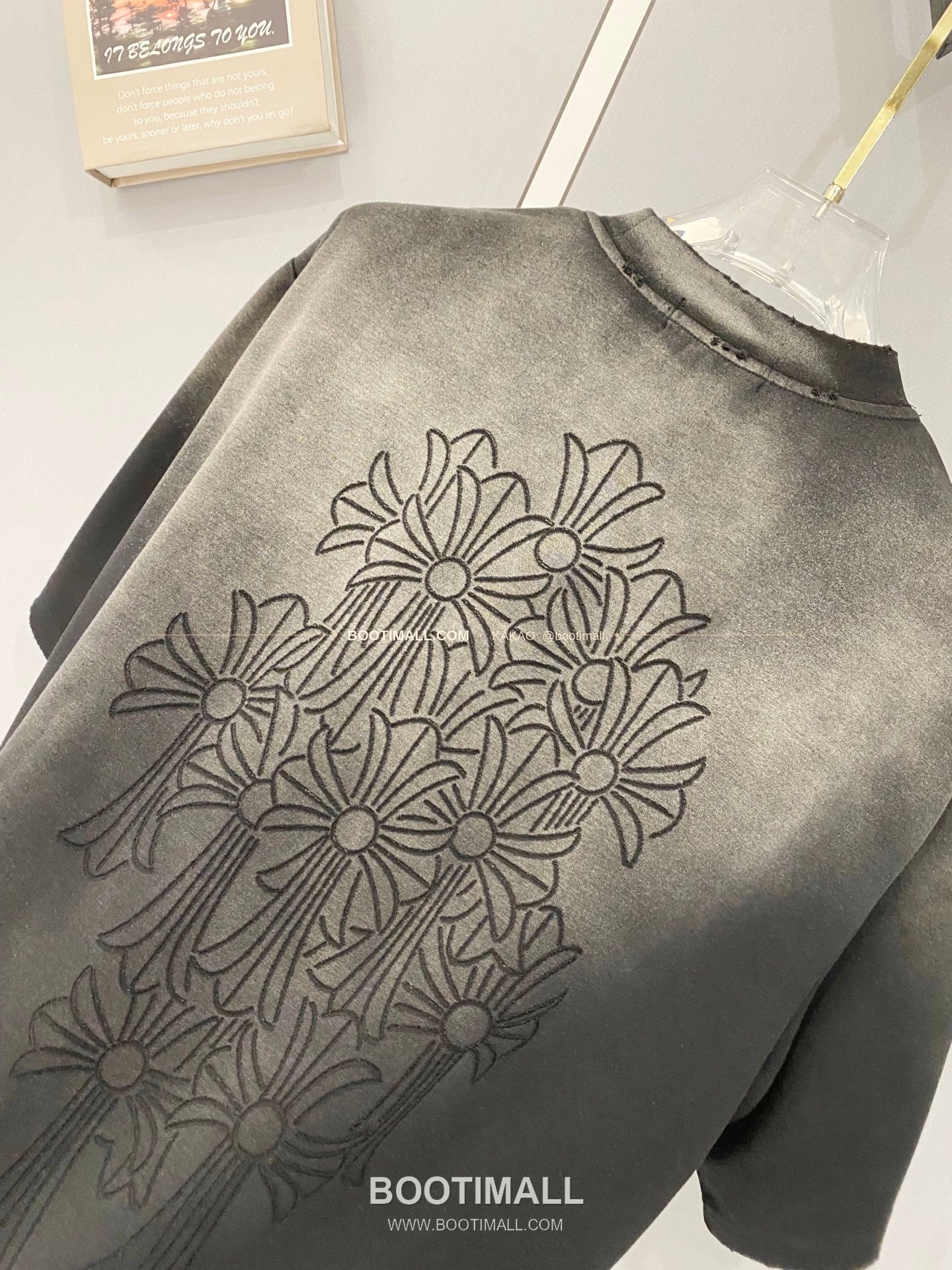 크롬하츠 2026SS 헤비코튼 크로스패치자수 디스트레스 루즈핏 반팔 티셔츠 Chrome Hearts 2026 SS Heavy Cotton Cross Patch Embroidery Distressed Loose Fit Short Sleeve T-Shirt 3