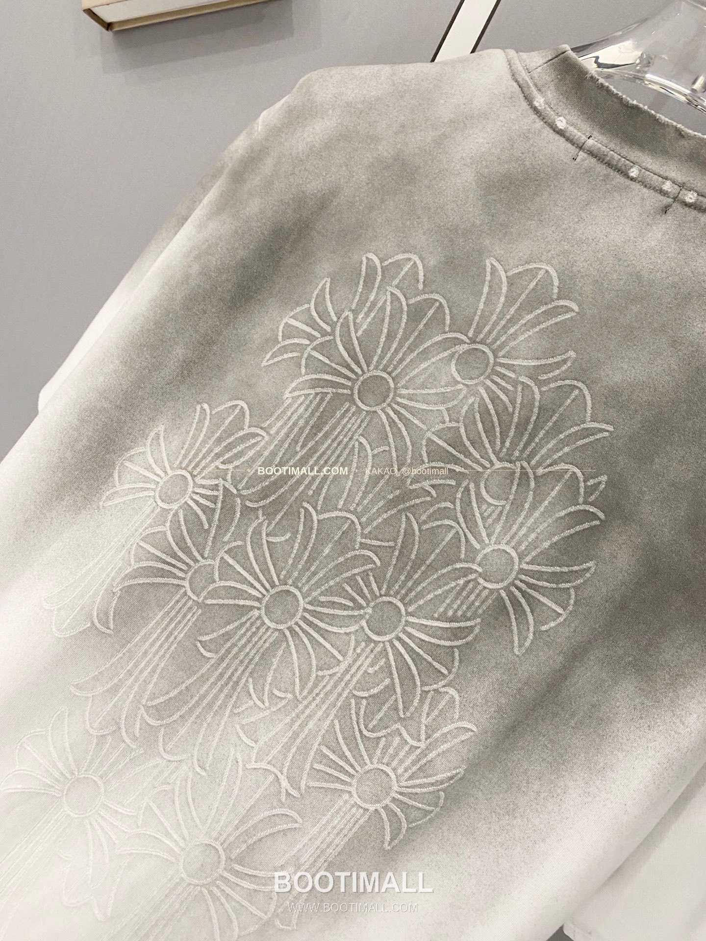 크롬하츠 2026SS 헤비코튼 크로스패치자수 디스트레스 루즈핏 반팔 티셔츠 Chrome Hearts 2026 SS Heavy Cotton Cross Patch Embroidery Distressed Loose Fit Short Sleeve T-Shirt 4