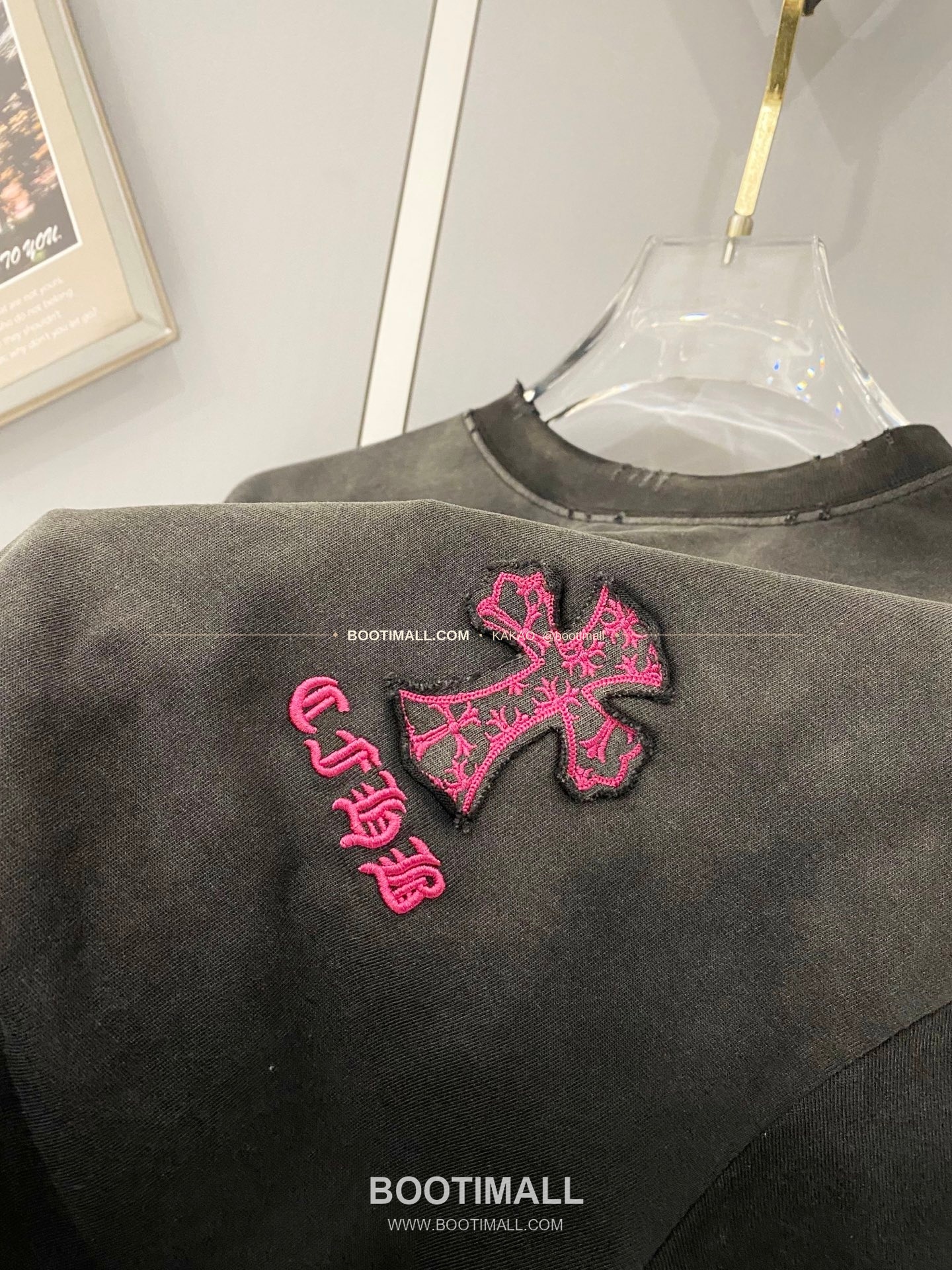 크롬하츠 2026SS 헤비코튼 크로스패치자수 디스트레스 루즈핏 반팔 티셔츠 Chrome Hearts 2026 SS Heavy Cotton Cross Patch Embroidery Distressed Loose Fit Short Sleeve T-Shirt 6