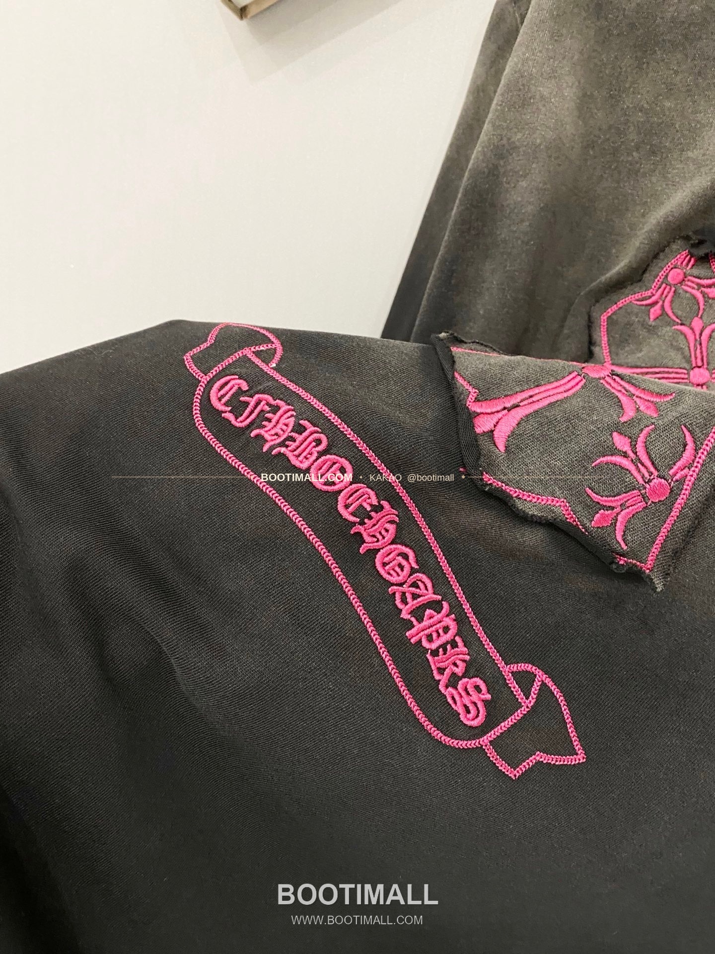 크롬하츠 2026SS 헤비코튼 크로스패치자수 디스트레스 루즈핏 반팔 티셔츠 Chrome Hearts 2026 SS Heavy Cotton Cross Patch Embroidery Distressed Loose Fit Short Sleeve T-Shirt 8