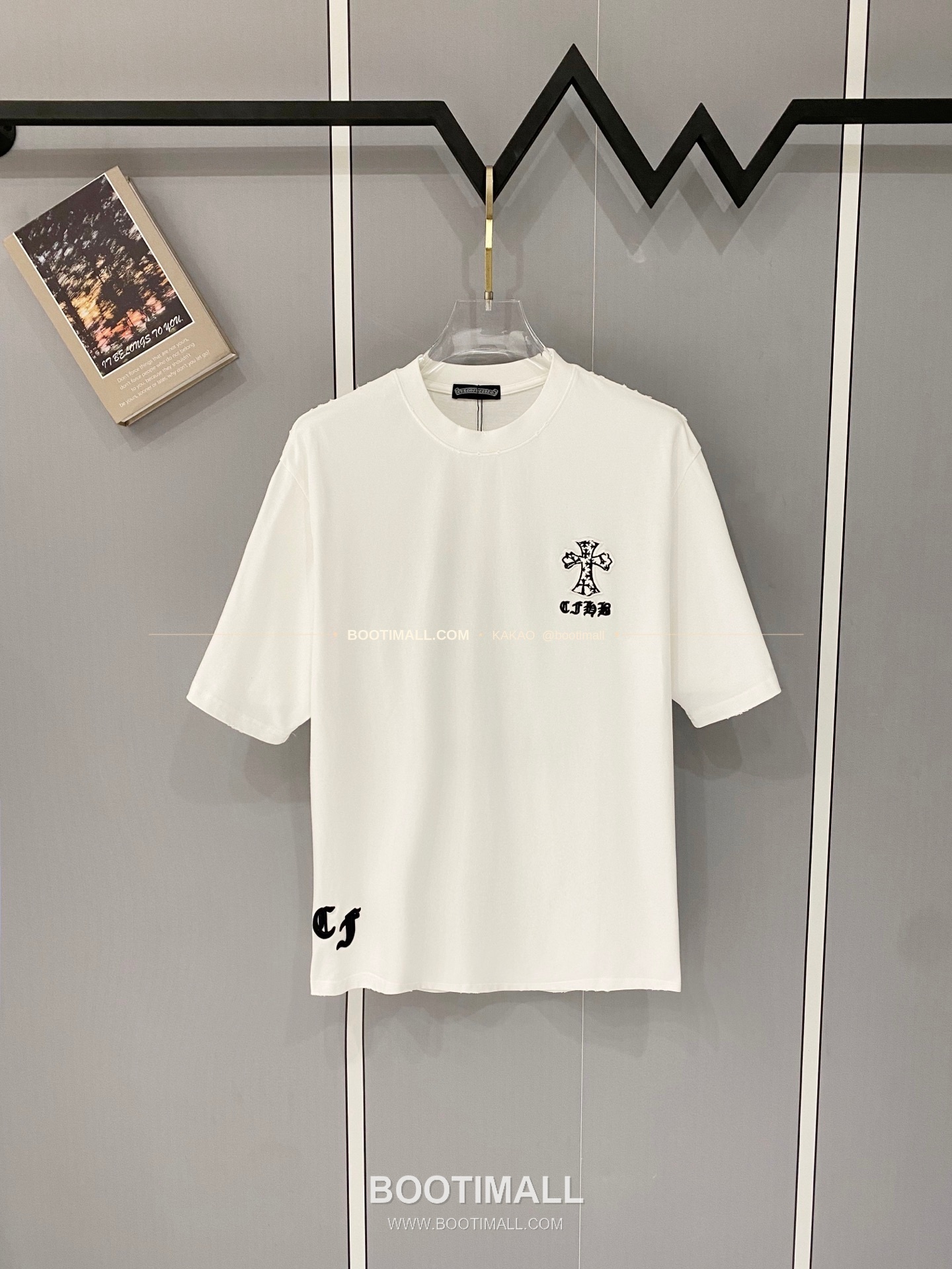 크롬하츠 2026SS 헤비코튼 크로스패치자수 디스트레스 루즈핏 반팔 티셔츠 Chrome Hearts 2026 SS Heavy Cotton Cross Patch Embroidery Distressed Loose Fit Short Sleeve T-Shirt 1