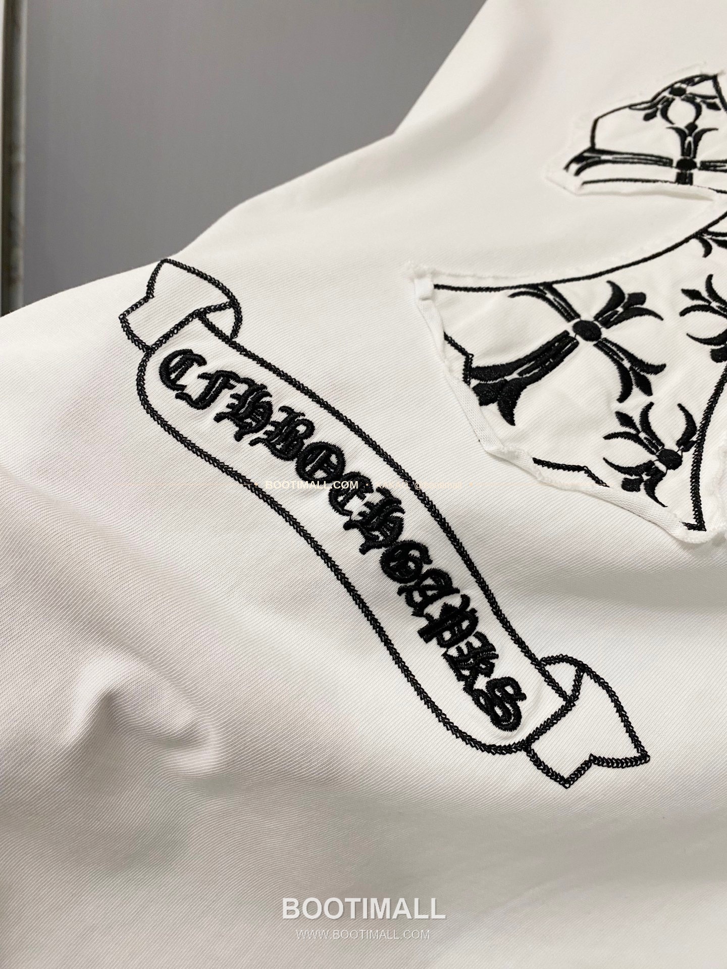 크롬하츠 2026SS 헤비코튼 크로스패치자수 디스트레스 루즈핏 반팔 티셔츠 Chrome Hearts 2026 SS Heavy Cotton Cross Patch Embroidery Distressed Loose Fit Short Sleeve T-Shirt 5