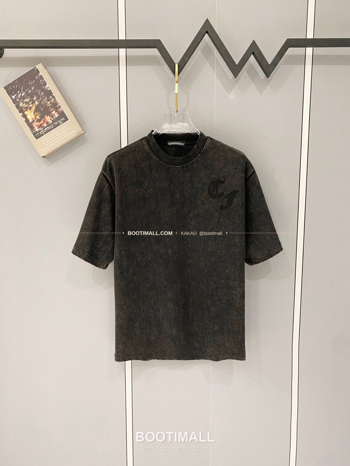 크롬하츠 2026SS 헤비코튼 크로스패치자수 워싱 루즈핏 반팔 티셔츠 Chrome Hearts 2026 SS Heavy Cotton Cross Patch Embroidery Washed Loose Fit Short Sleeve T-Shirt 2