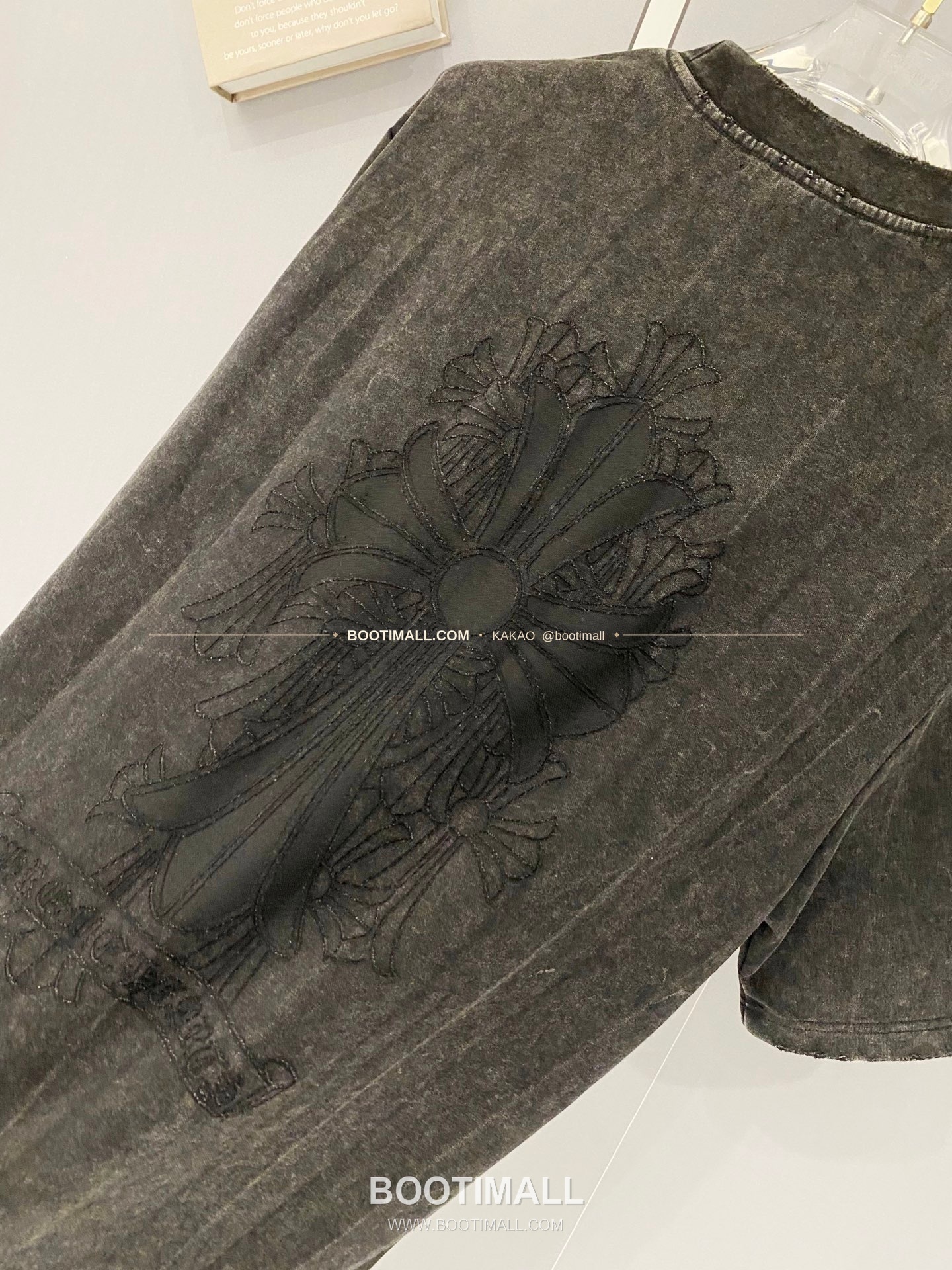 크롬하츠 2026SS 헤비코튼 크로스패치자수 워싱 루즈핏 반팔 티셔츠 Chrome Hearts 2026 SS Heavy Cotton Cross Patch Embroidery Washed Loose Fit Short Sleeve T-Shirt 3