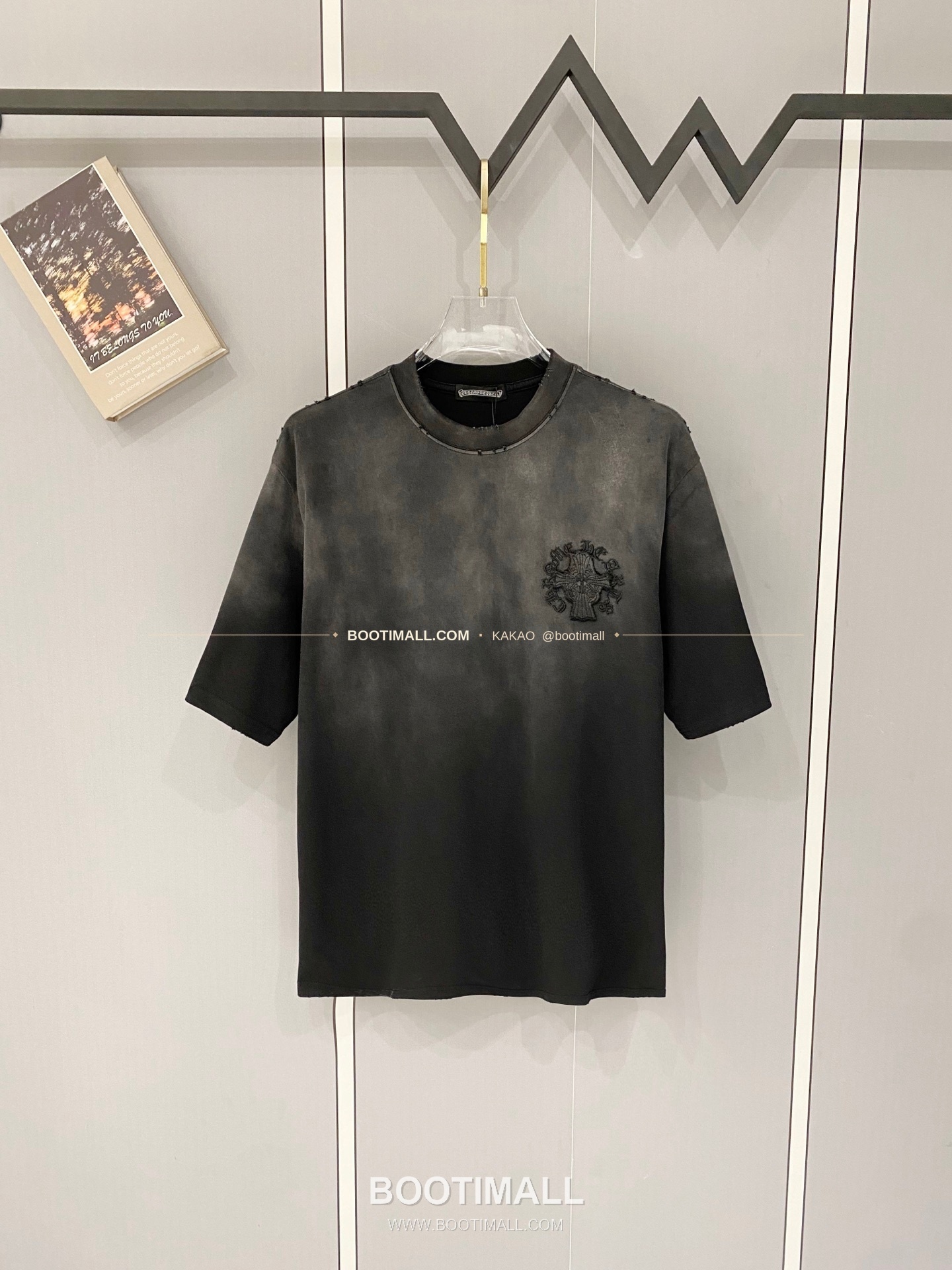 크롬하츠 2026SS 헤비코튼 크로스패치자수 워시드 루즈핏 반팔 티셔츠 Chrome Hearts 2026 SS Heavy Cotton Cross Patch Embroidery Washed Loose Fit Short Sleeve T-Shirt 1