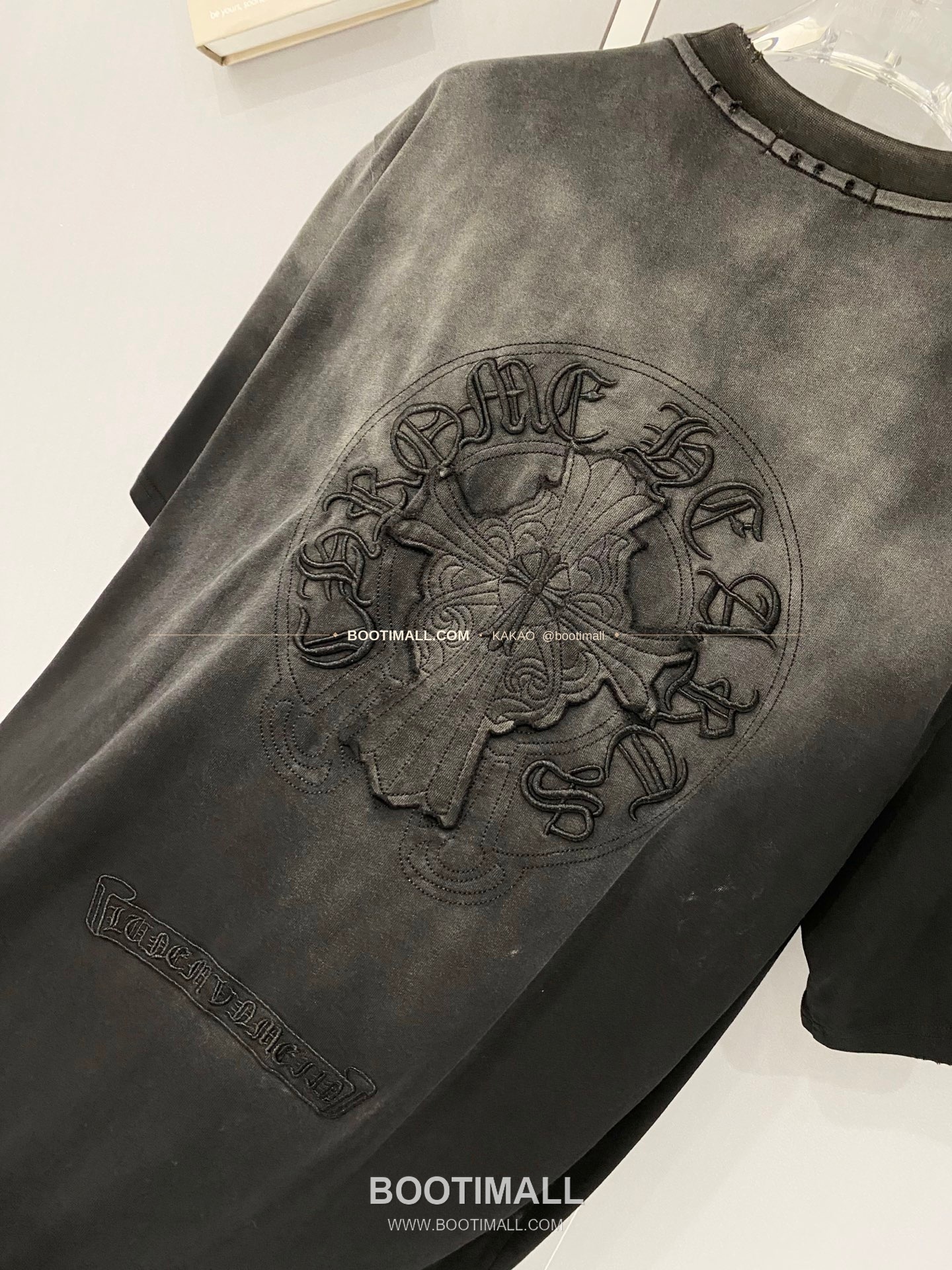 크롬하츠 2026SS 헤비코튼 크로스패치자수 워시드 루즈핏 반팔 티셔츠 Chrome Hearts 2026 SS Heavy Cotton Cross Patch Embroidery Washed Loose Fit Short Sleeve T-Shirt 3