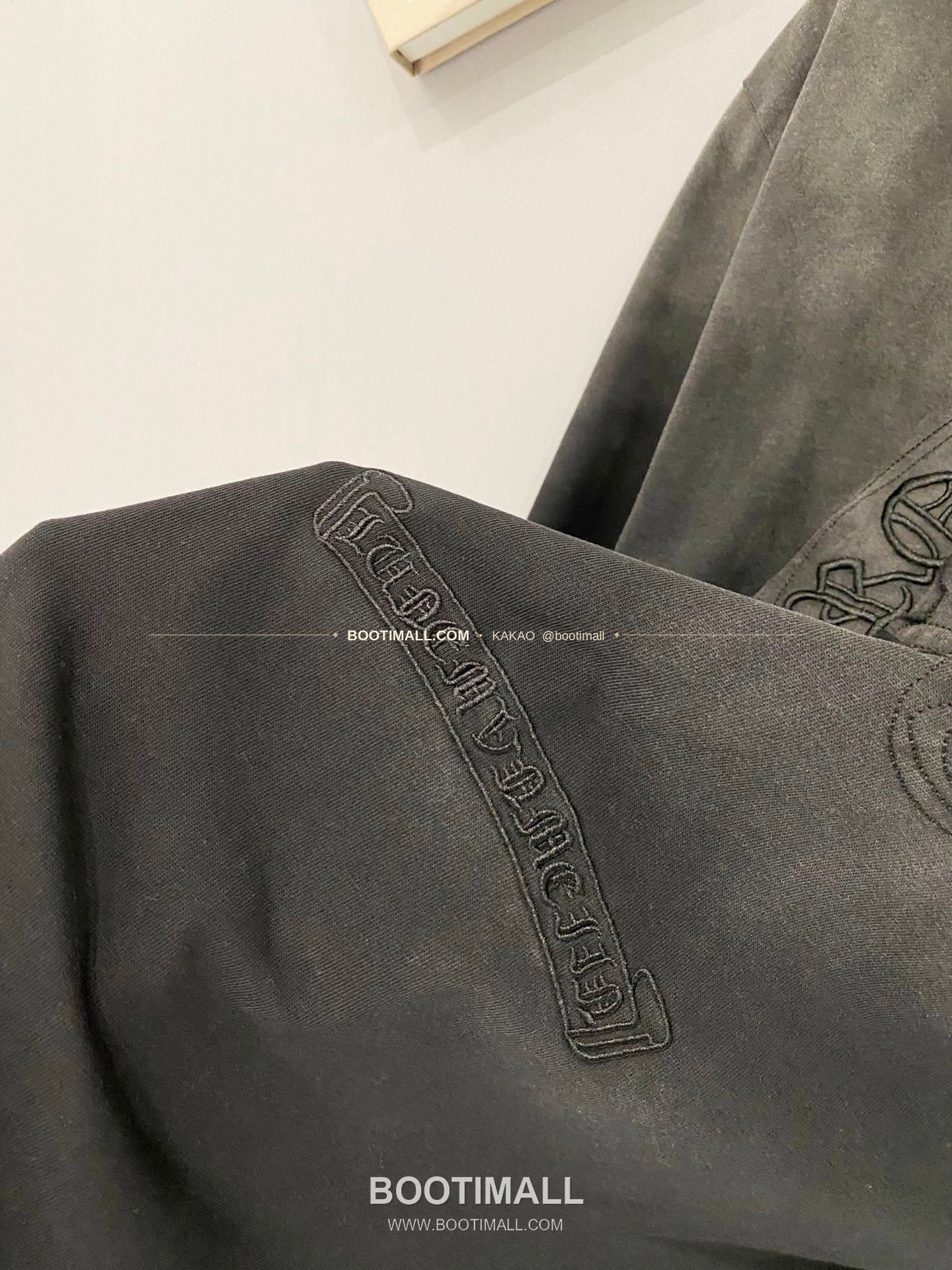 크롬하츠 2026SS 헤비코튼 크로스패치자수 워시드 루즈핏 반팔 티셔츠 Chrome Hearts 2026 SS Heavy Cotton Cross Patch Embroidery Washed Loose Fit Short Sleeve T-Shirt 4