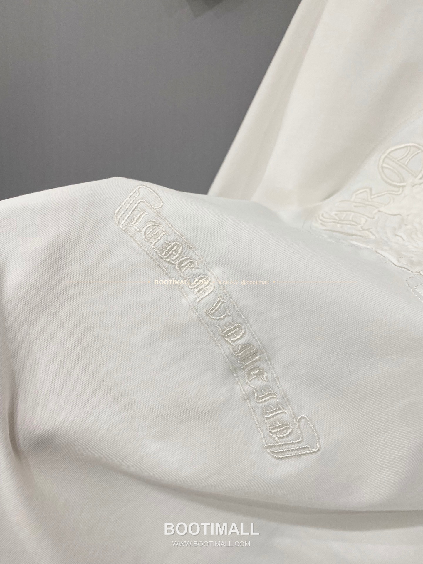 크롬하츠 2026SS 헤비코튼 크로스패치자수 워시드 루즈핏 반팔 티셔츠 Chrome Hearts 2026 SS Heavy Cotton Cross Patch Embroidery Washed Loose Fit Short Sleeve T-Shirt 4