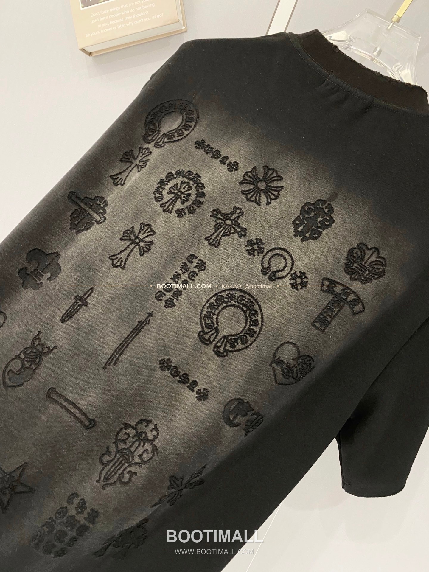 크롬하츠 2026SS 헤비코튼 크로스패치자수 디스트레스 루즈핏 반팔 티셔츠 Chrome Hearts 2026 SS Heavy Cotton Cross Patch Embroidery Distressed Loose Fit Short Sleeve T-Shirt 3