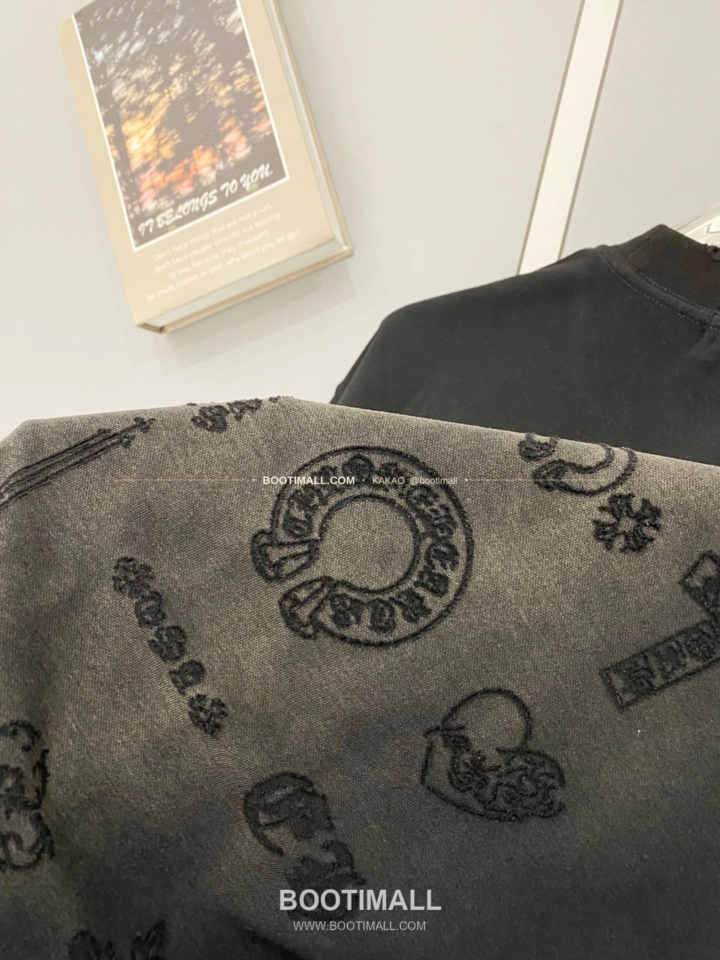 크롬하츠 2026SS 헤비코튼 크로스패치자수 디스트레스 루즈핏 반팔 티셔츠 Chrome Hearts 2026 SS Heavy Cotton Cross Patch Embroidery Distressed Loose Fit Short Sleeve T-Shirt 5