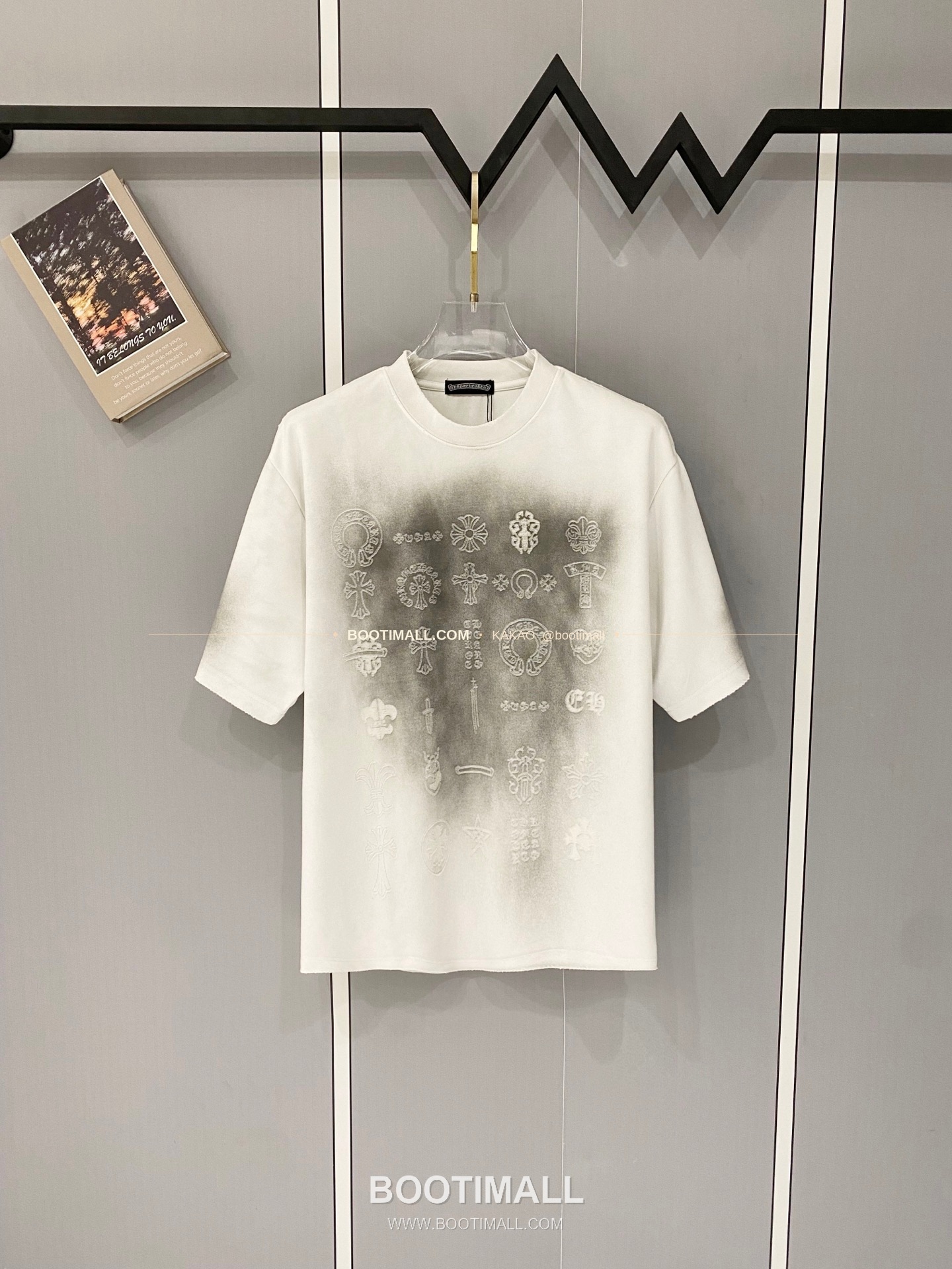 크롬하츠 2026SS 헤비코튼 크로스패치자수 디스트레스 루즈핏 반팔 티셔츠 Chrome Hearts 2026 SS Heavy Cotton Cross Patch Embroidery Distressed Loose Fit Short Sleeve T-Shirt 1