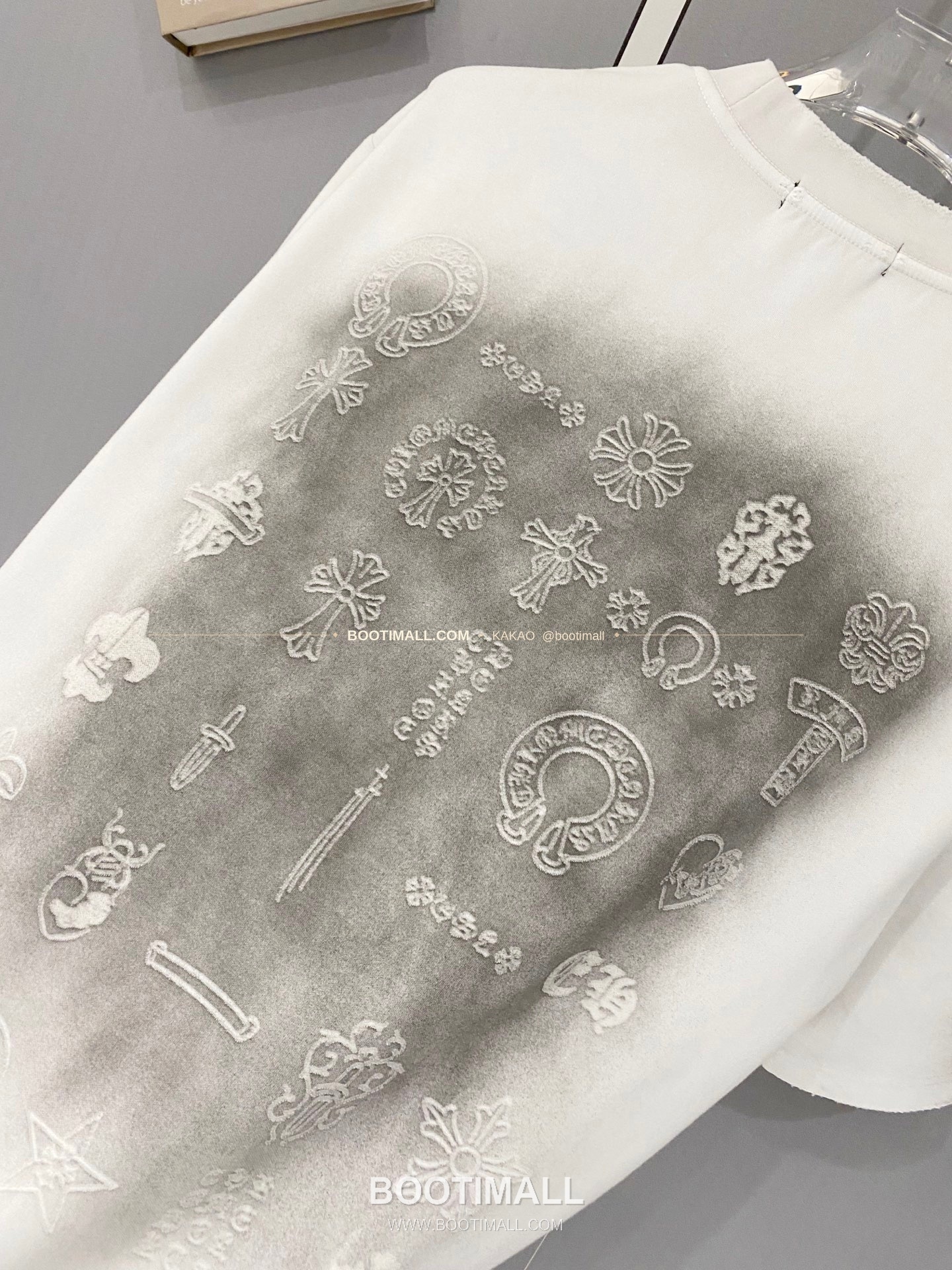 크롬하츠 2026SS 헤비코튼 크로스패치자수 디스트레스 루즈핏 반팔 티셔츠 Chrome Hearts 2026 SS Heavy Cotton Cross Patch Embroidery Distressed Loose Fit Short Sleeve T-Shirt 3