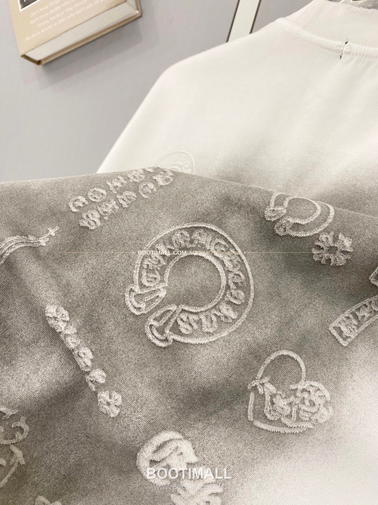 크롬하츠 2026SS 헤비코튼 크로스패치자수 디스트레스 루즈핏 반팔 티셔츠 Chrome Hearts 2026 SS Heavy Cotton Cross Patch Embroidery Distressed Loose Fit Short Sleeve T-Shirt 4