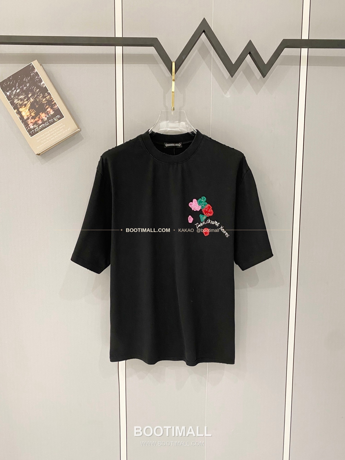 크롬하츠 2026SS 헤비코튼 크로스패치자수 워시드 루즈핏 반팔 티셔츠 Chrome Hearts 2026 SS Heavy Cotton Cross Patch Embroidery Washed Loose Fit Short Sleeve T-Shirt 1