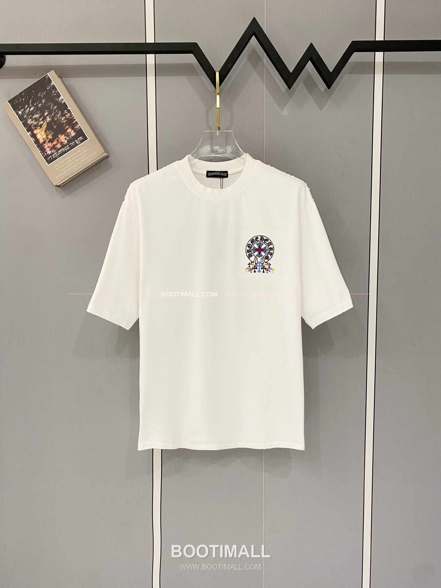 크롬하츠 2026SS 헤비코튼 크로스패치자수 워시드 루즈핏 반팔 티셔츠 Chrome Hearts 2026 SS Heavy Cotton Cross Patch Embroidery Washed Loose Fit Short Sleeve T-Shirt 1