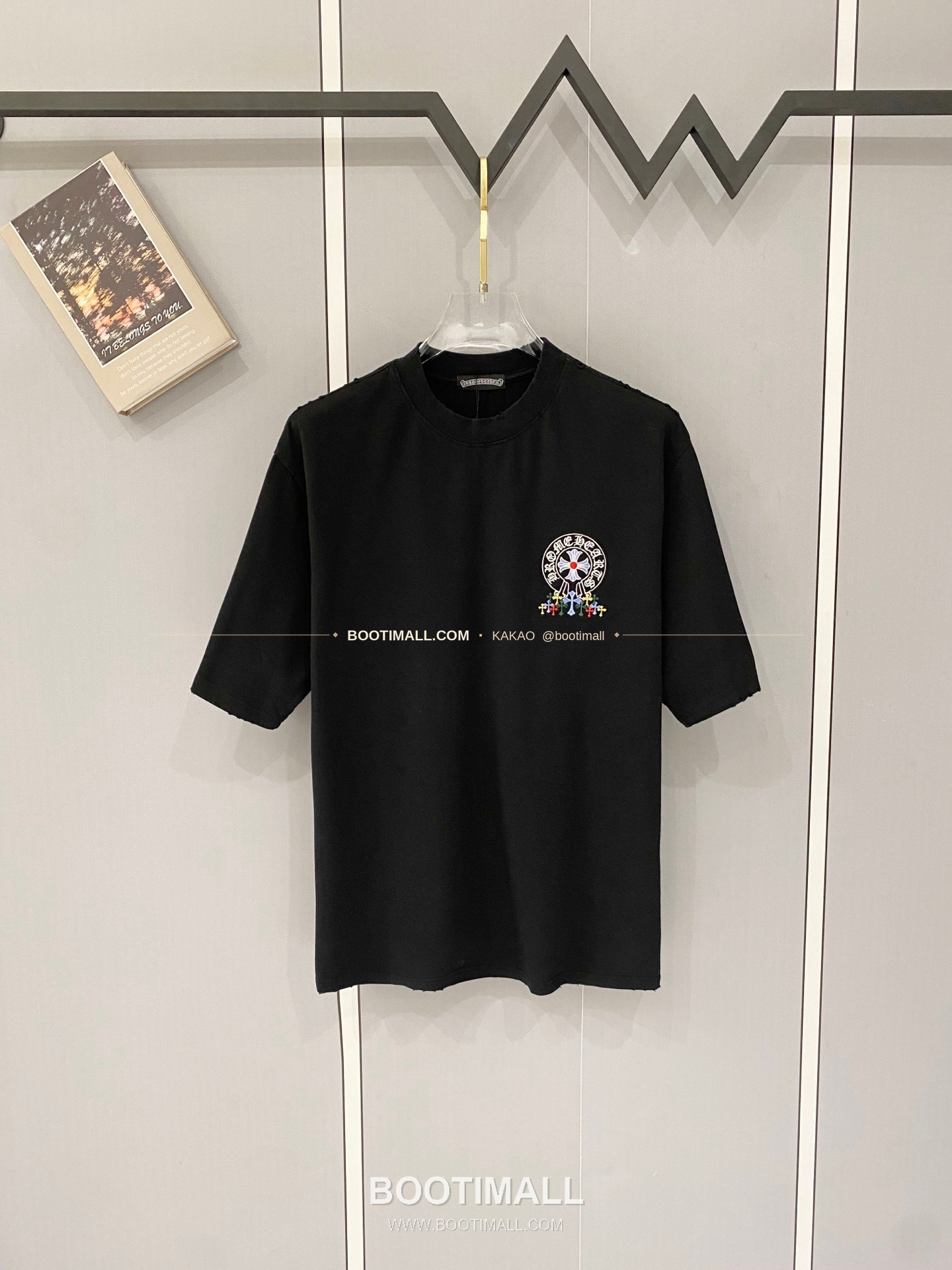 크롬하츠 2026SS 헤비코튼 크로스패치자수 워시드 루즈핏 반팔 티셔츠 Chrome Hearts 2026 SS Heavy Cotton Cross Patch Embroidery Washed Loose Fit Short Sleeve T-Shirt 1