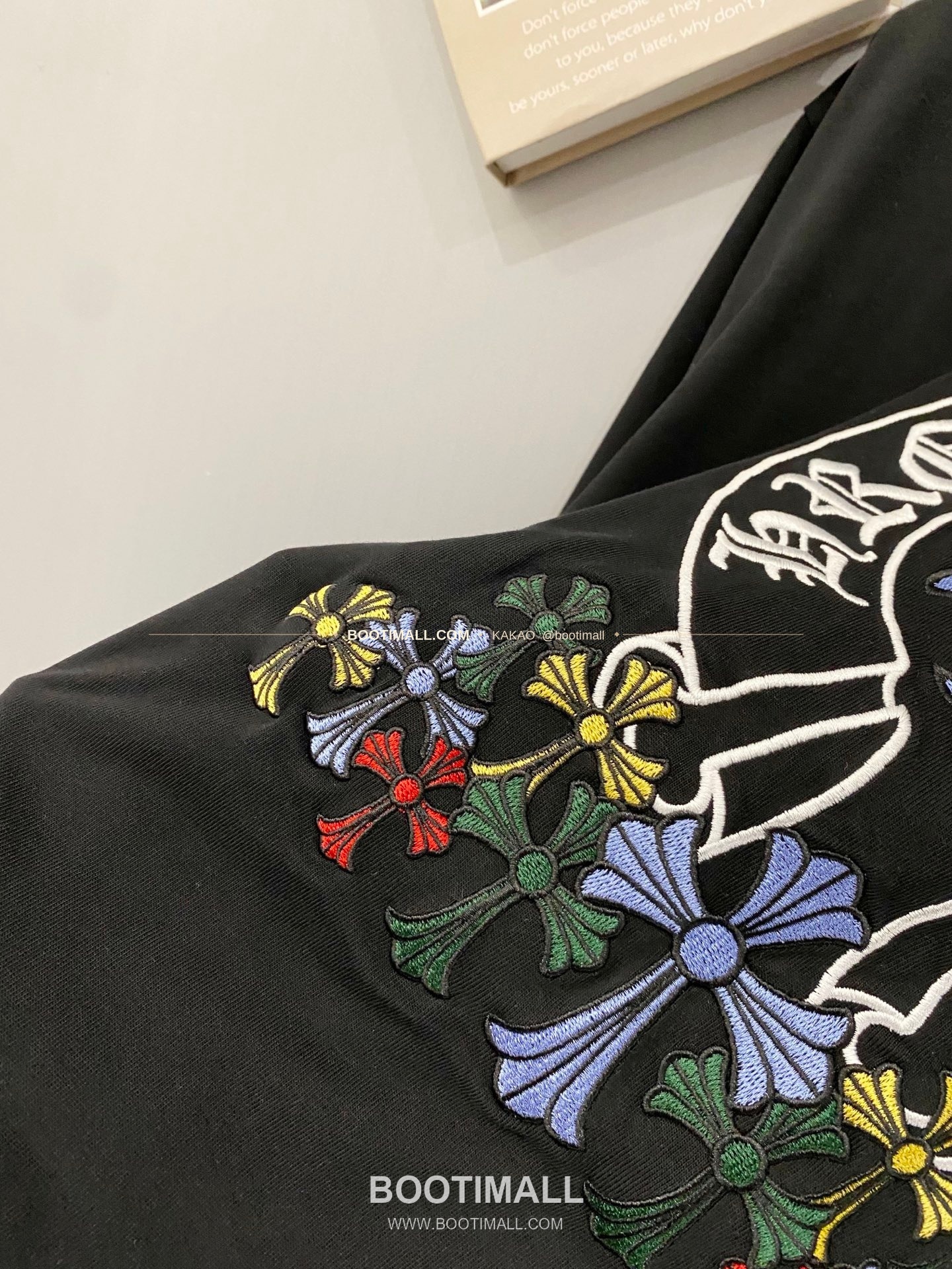 크롬하츠 2026SS 헤비코튼 크로스패치자수 워시드 루즈핏 반팔 티셔츠 Chrome Hearts 2026 SS Heavy Cotton Cross Patch Embroidery Washed Loose Fit Short Sleeve T-Shirt 4