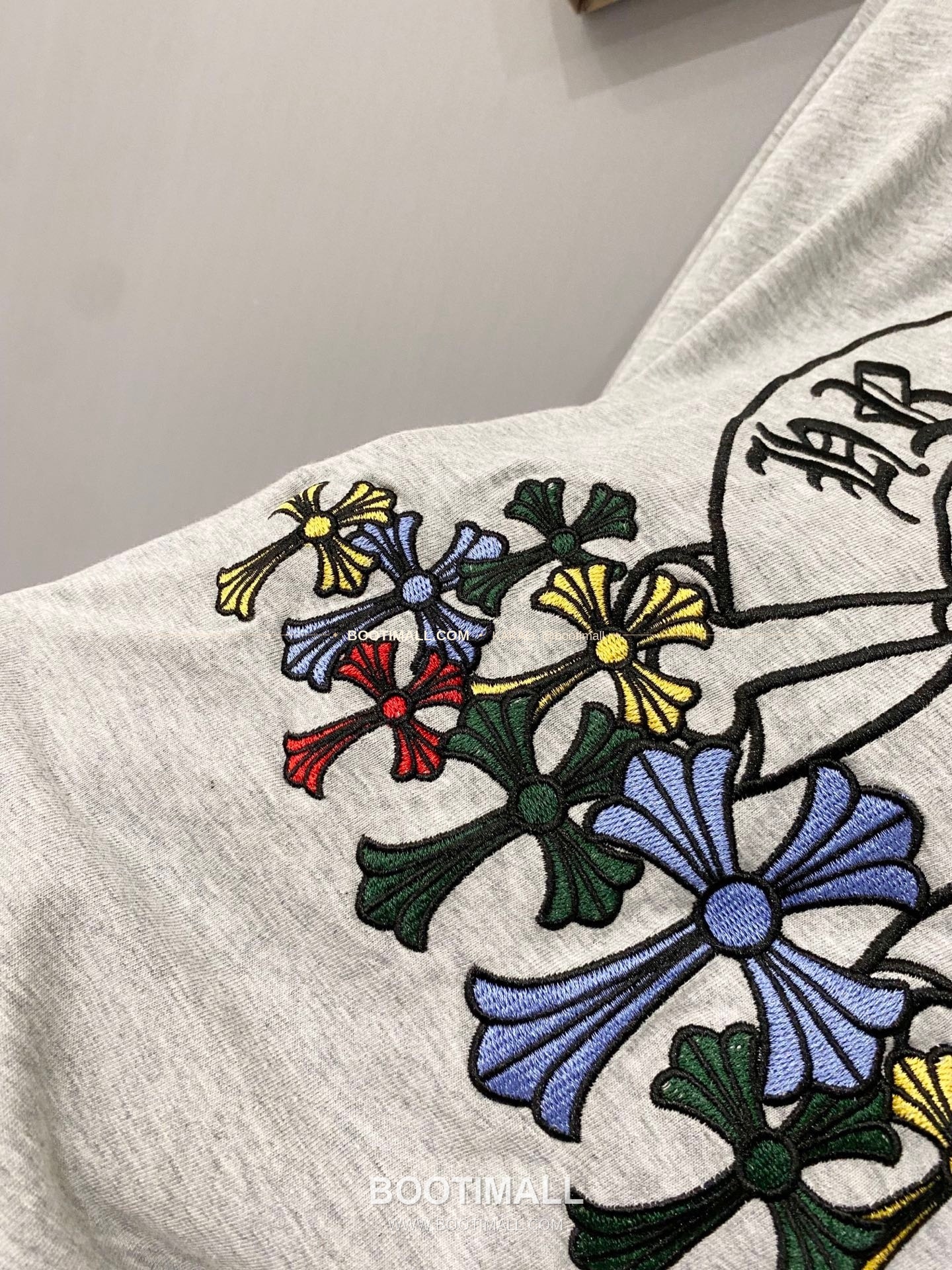 크롬하츠 2026SS 헤비코튼 크로스패치자수 워시드 루즈핏 반팔 티셔츠 Chrome Hearts 2026 SS Heavy Cotton Cross Patch Embroidery Washed Loose Fit Short Sleeve T-Shirt 4