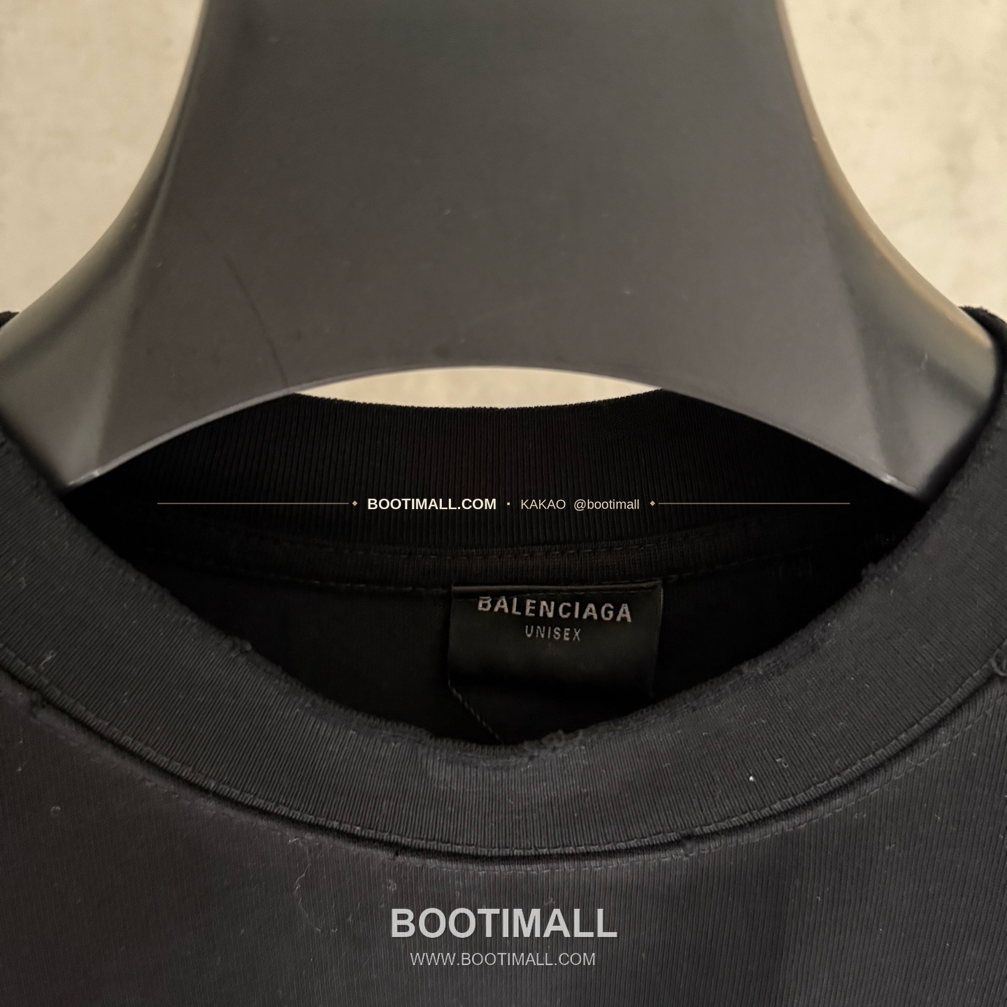 발렌시아가 2025SS 헤비코튼 자수로고 루즈핏 반팔 티셔츠 Balenciaga 2025 SS Heavy Cotton Embroidery Logo Loose Fit Short Sleeve T-Shirt K109 5